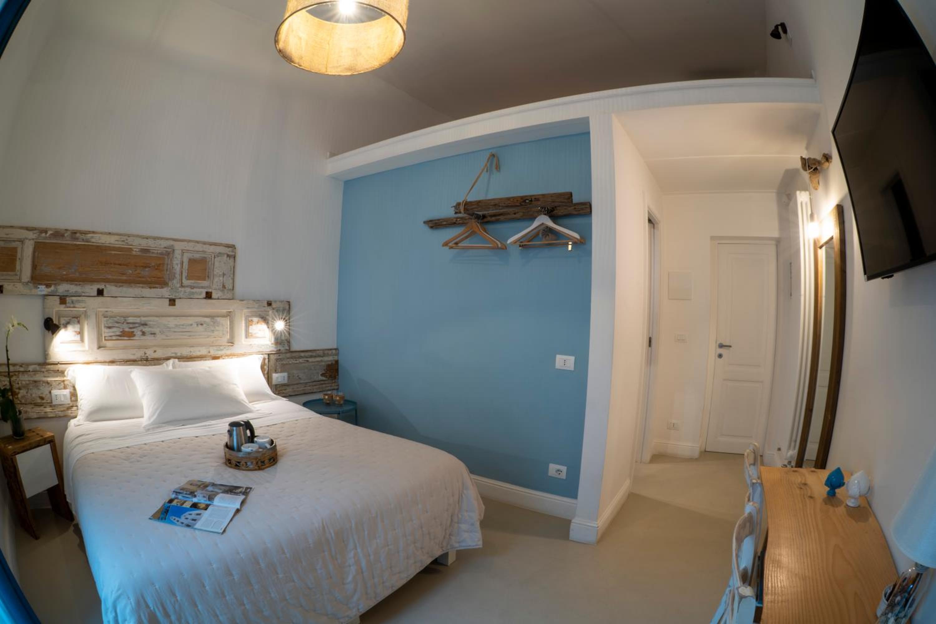 Double or Twin Room with Private Bathroom and Balcony photo 2