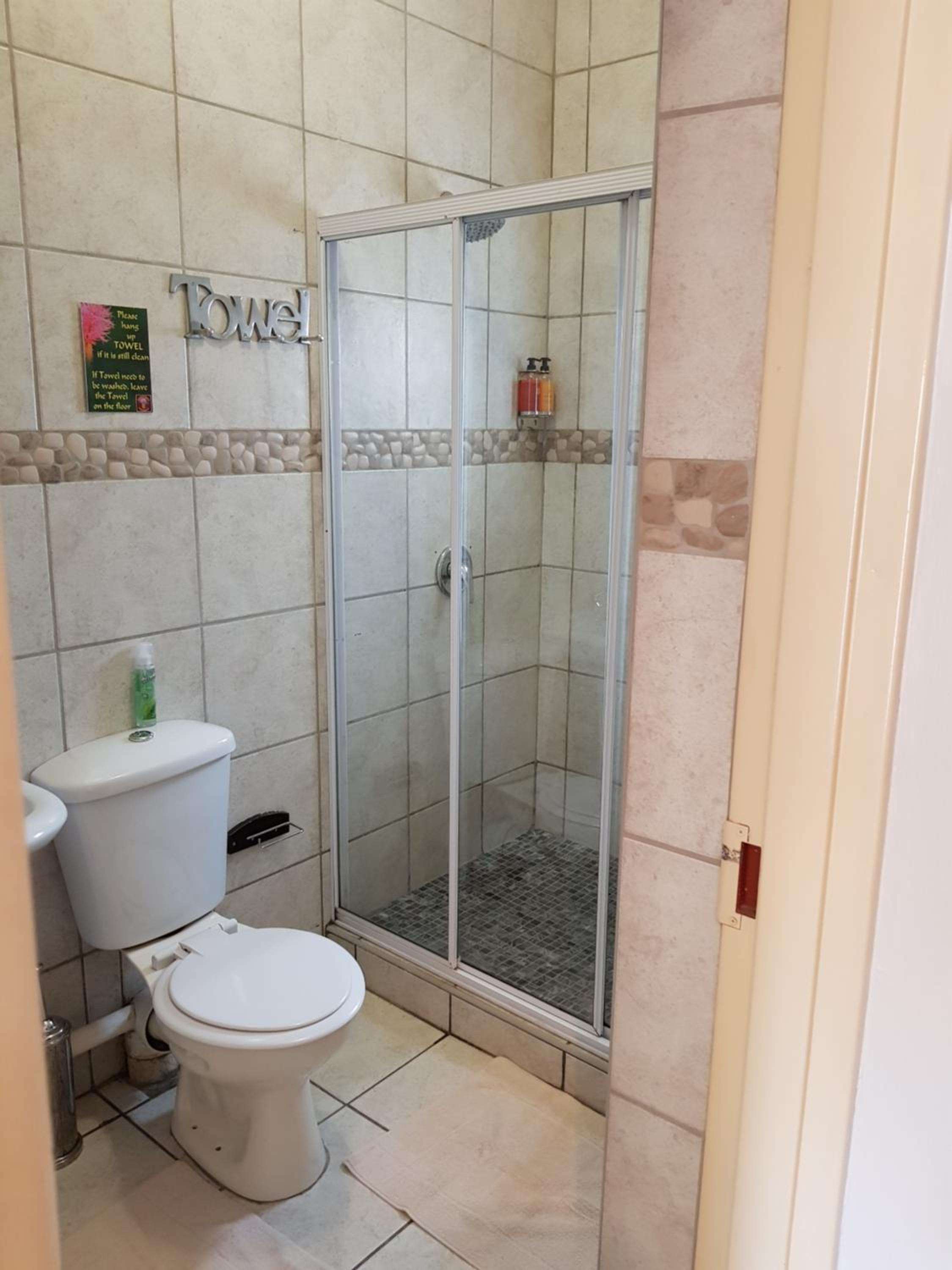 Double Room - Photo 5