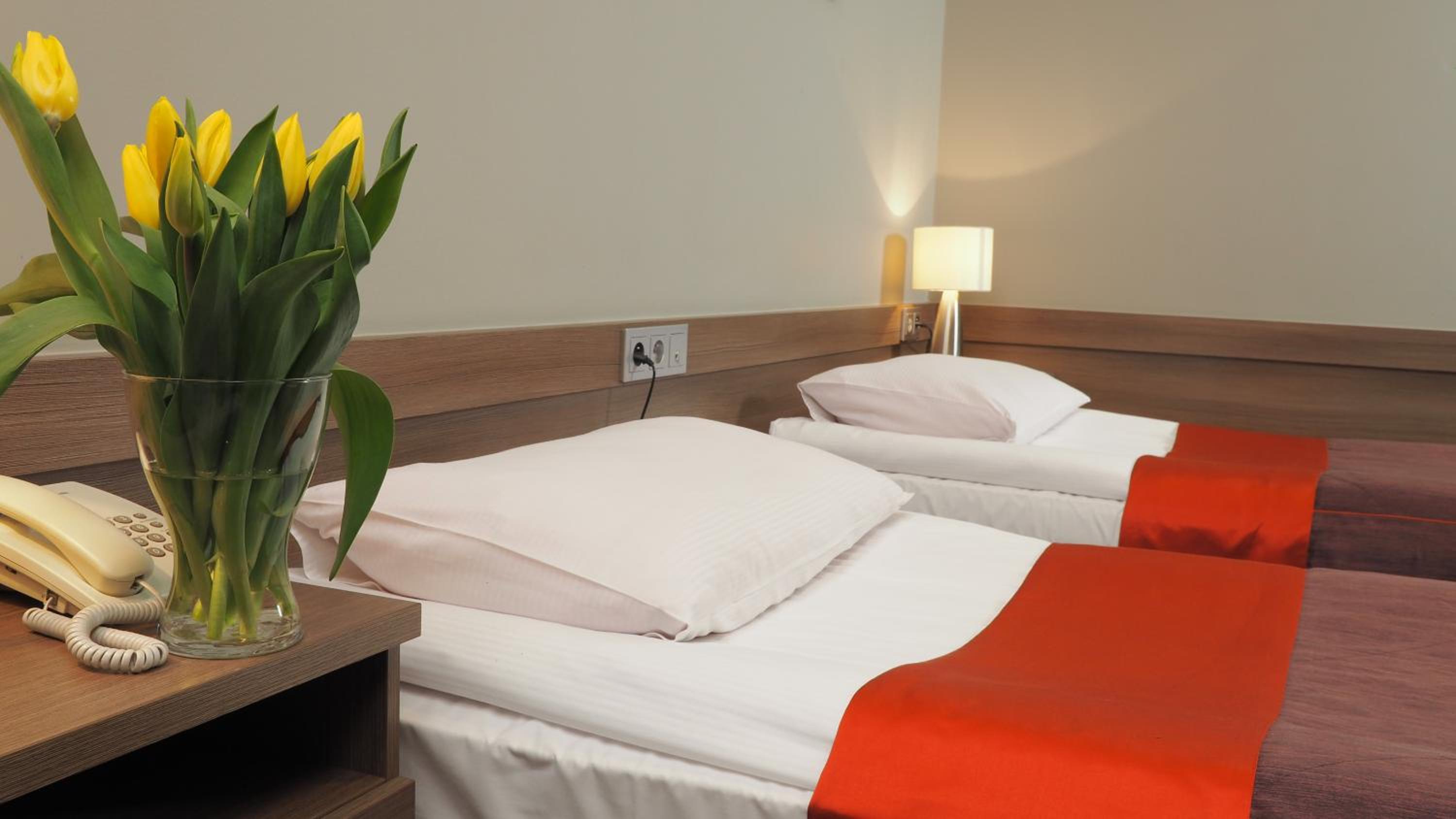 Standard Twin Room with Sofa photo 3