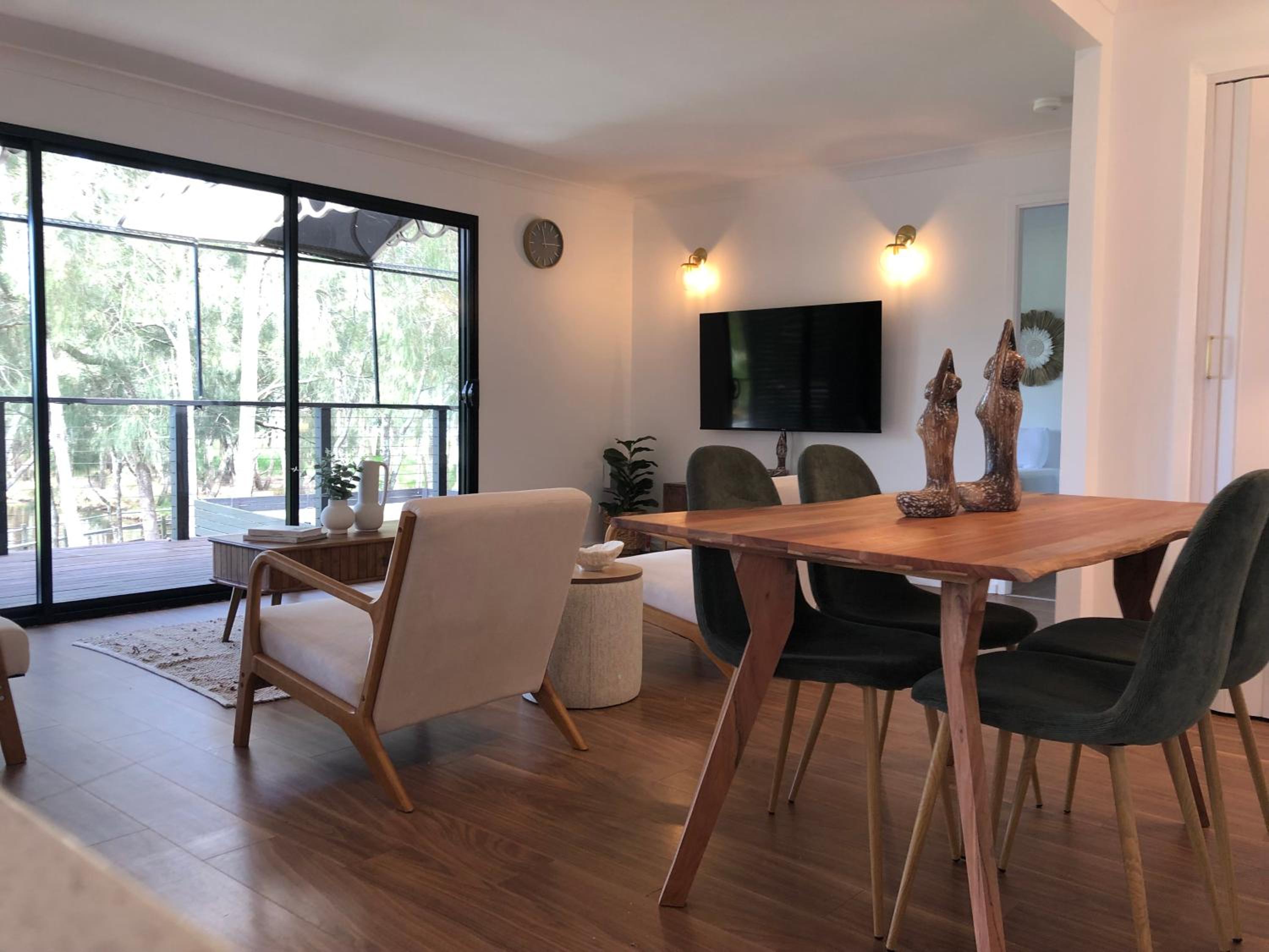 Three-Bedroom House photo 2