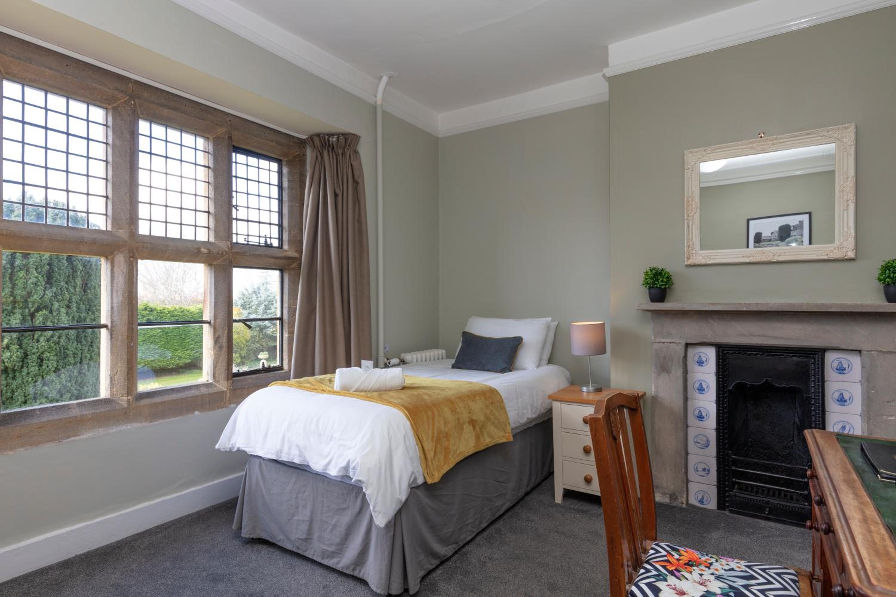 Twin Room with Private Bathroom photo 3
