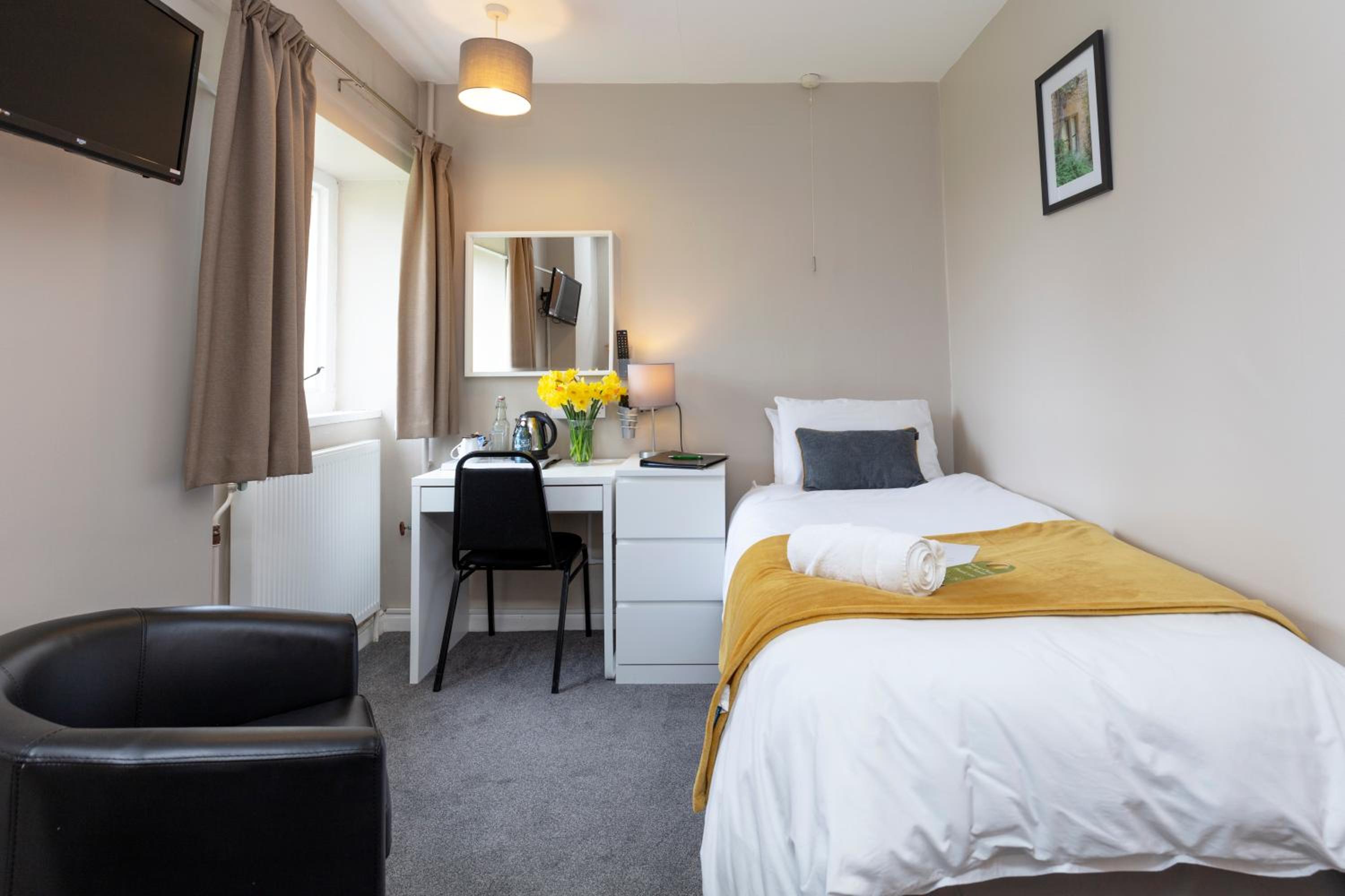 Single Room with Private Bathroom photo 1