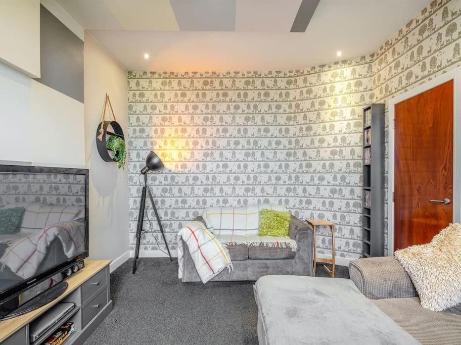 Three-Bedroom House photo 2
