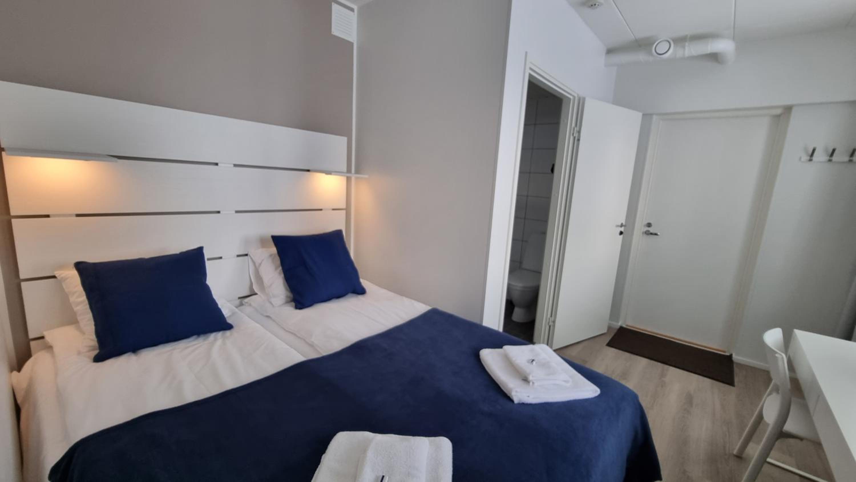 Twin Room - Photo 17