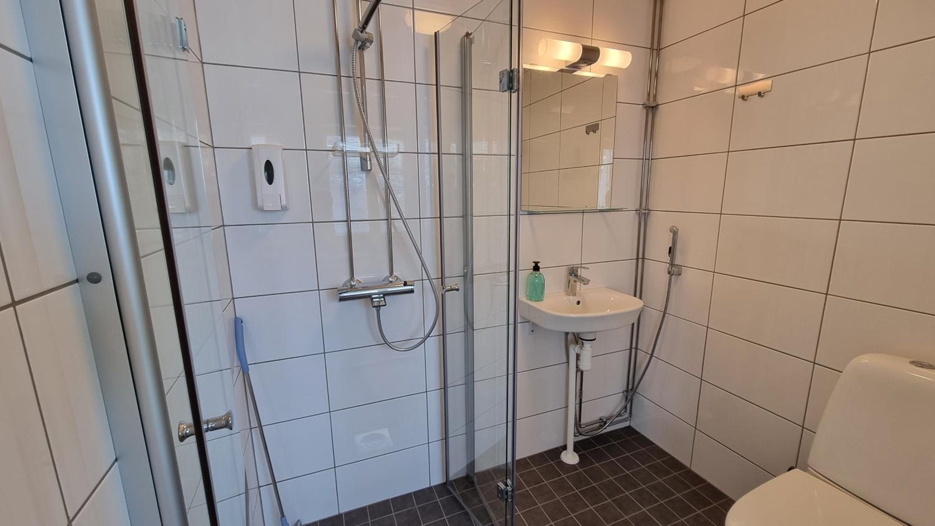 Twin Room - Photo 18