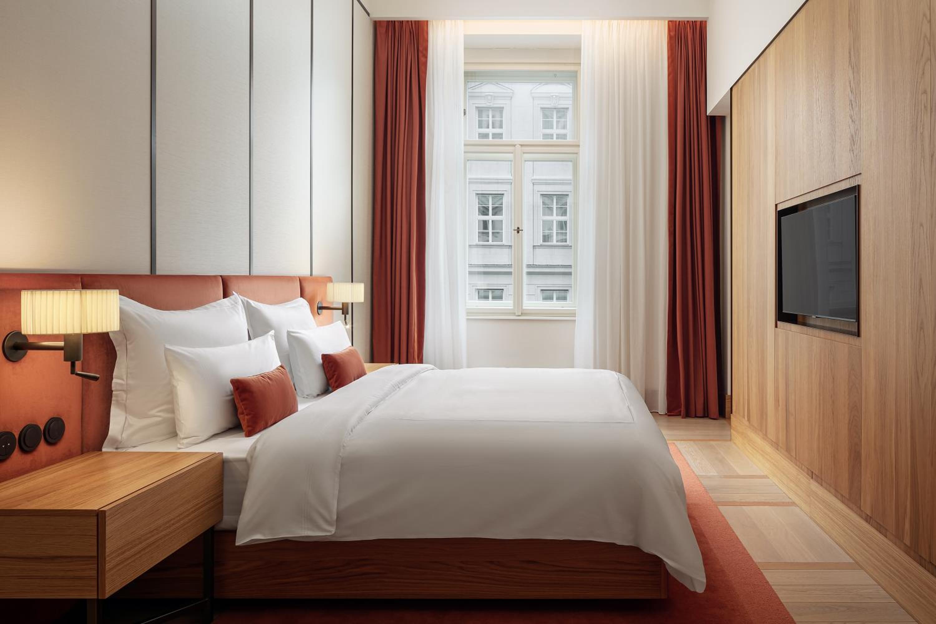 Deluxe Suite - Photo 3