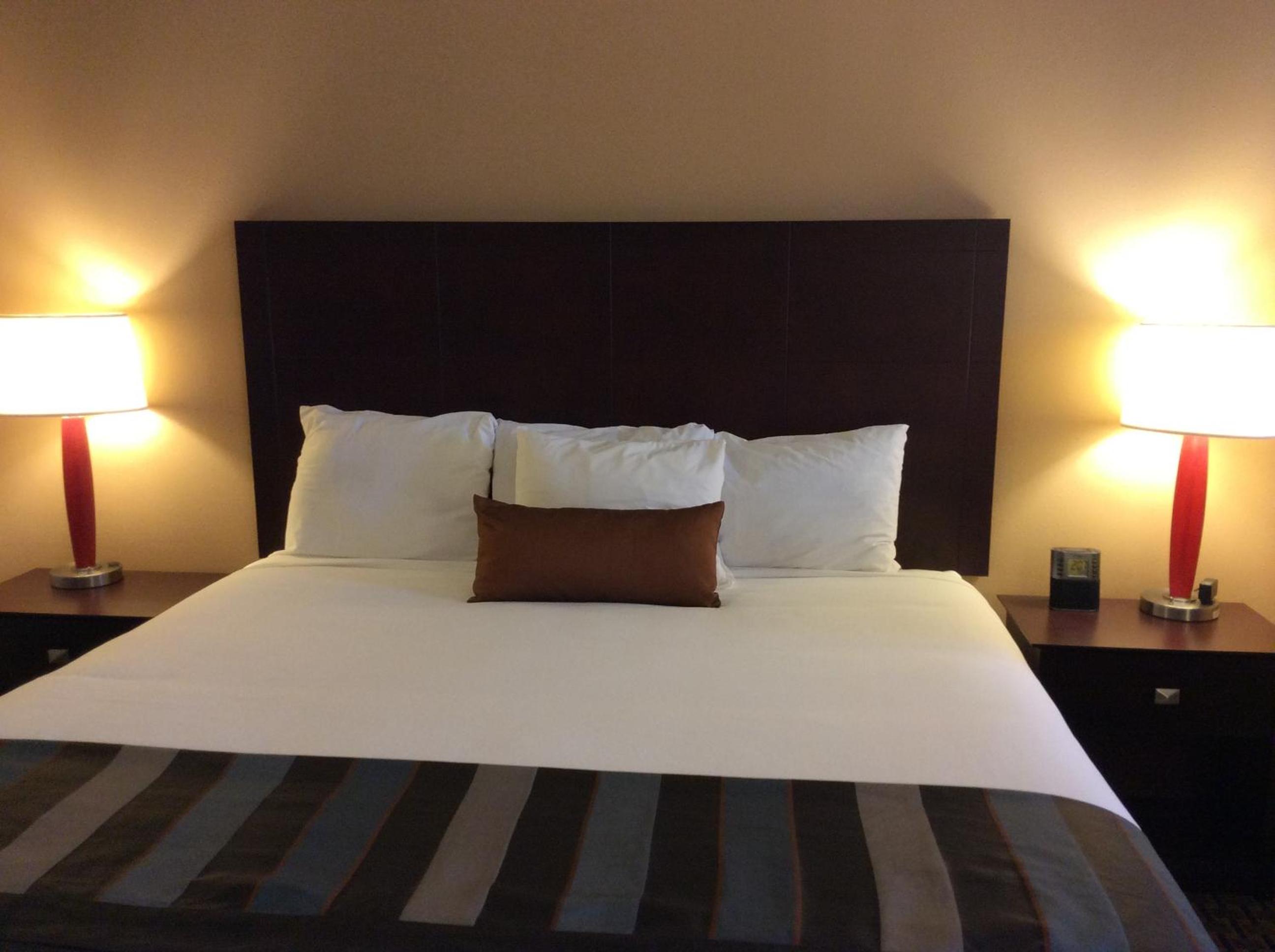 King Room - Non-Smoking - Photo 2