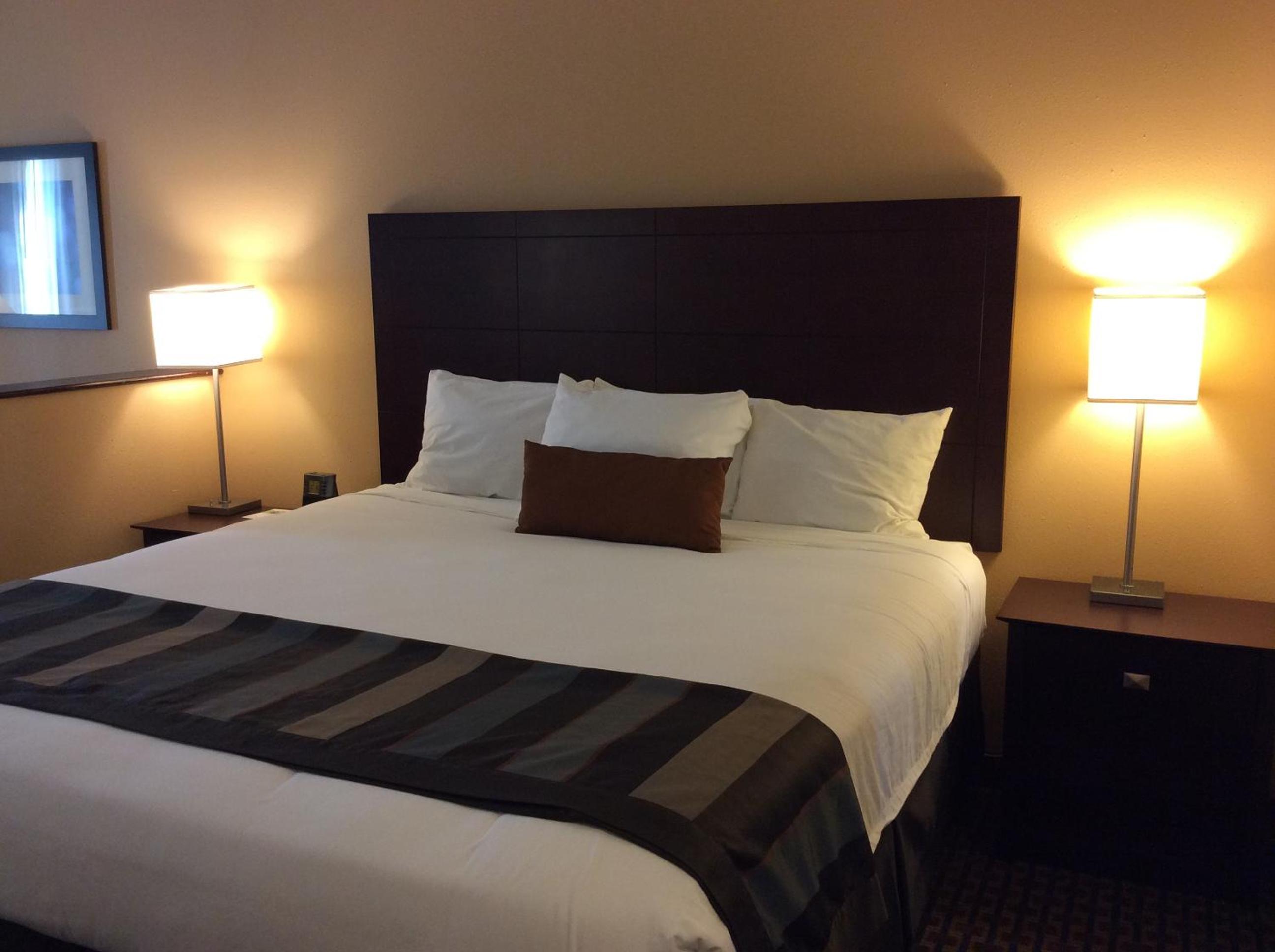 King Room - Non-Smoking - Photo 1
