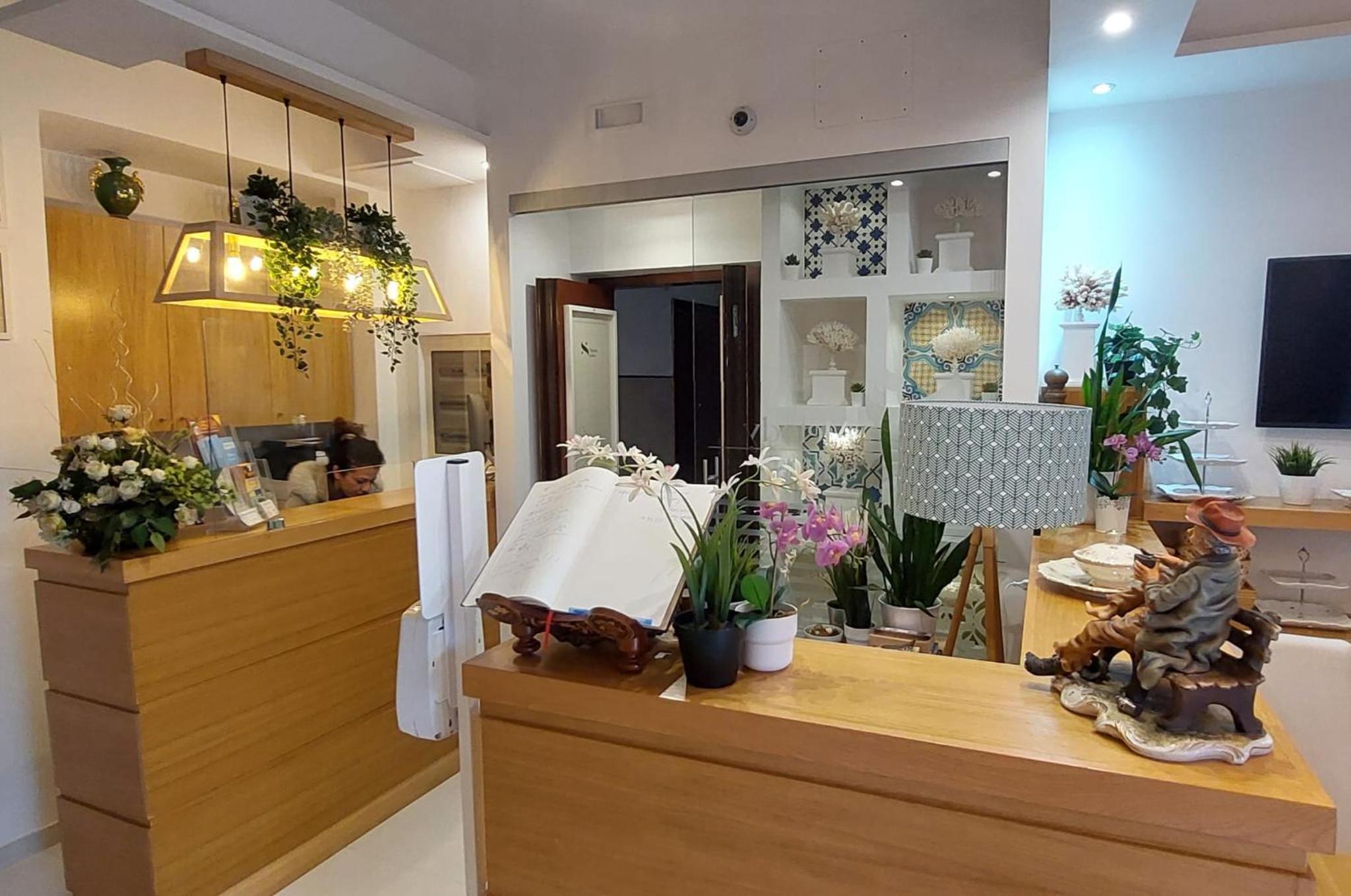 Junior Suite with Balcony - Photo 18