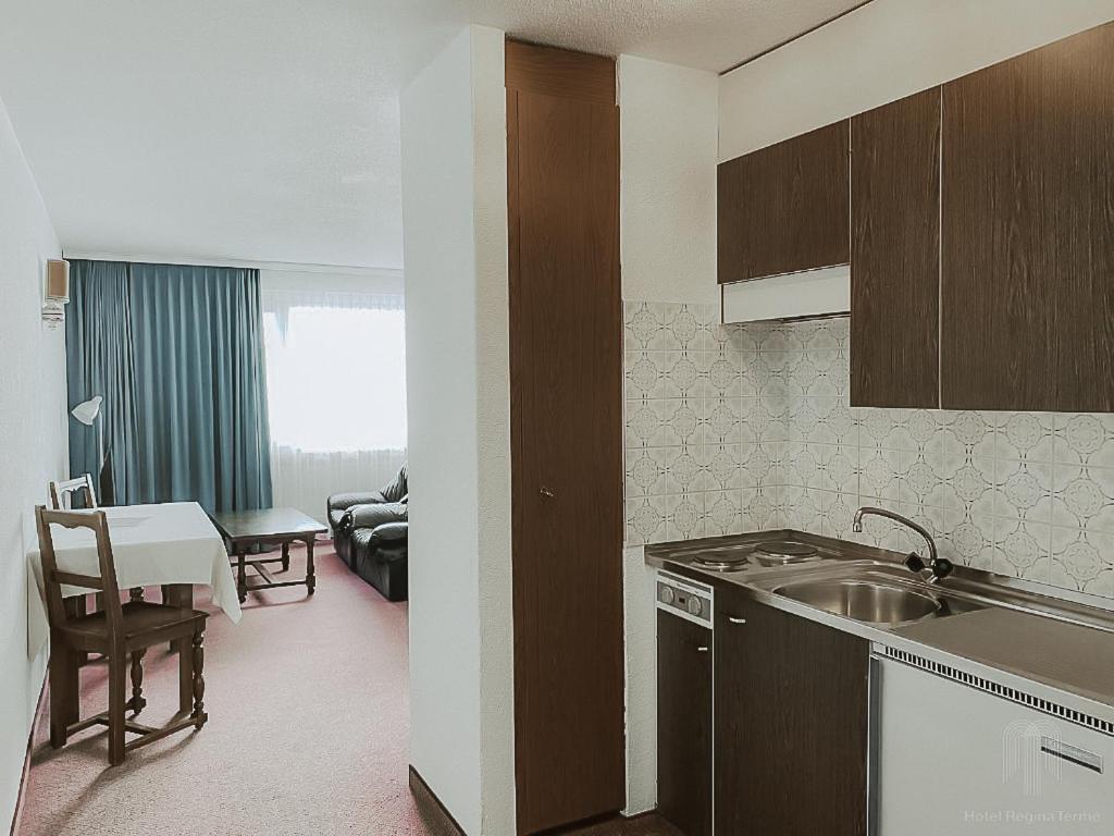Family Two-Bedroom Suite - Photo 18