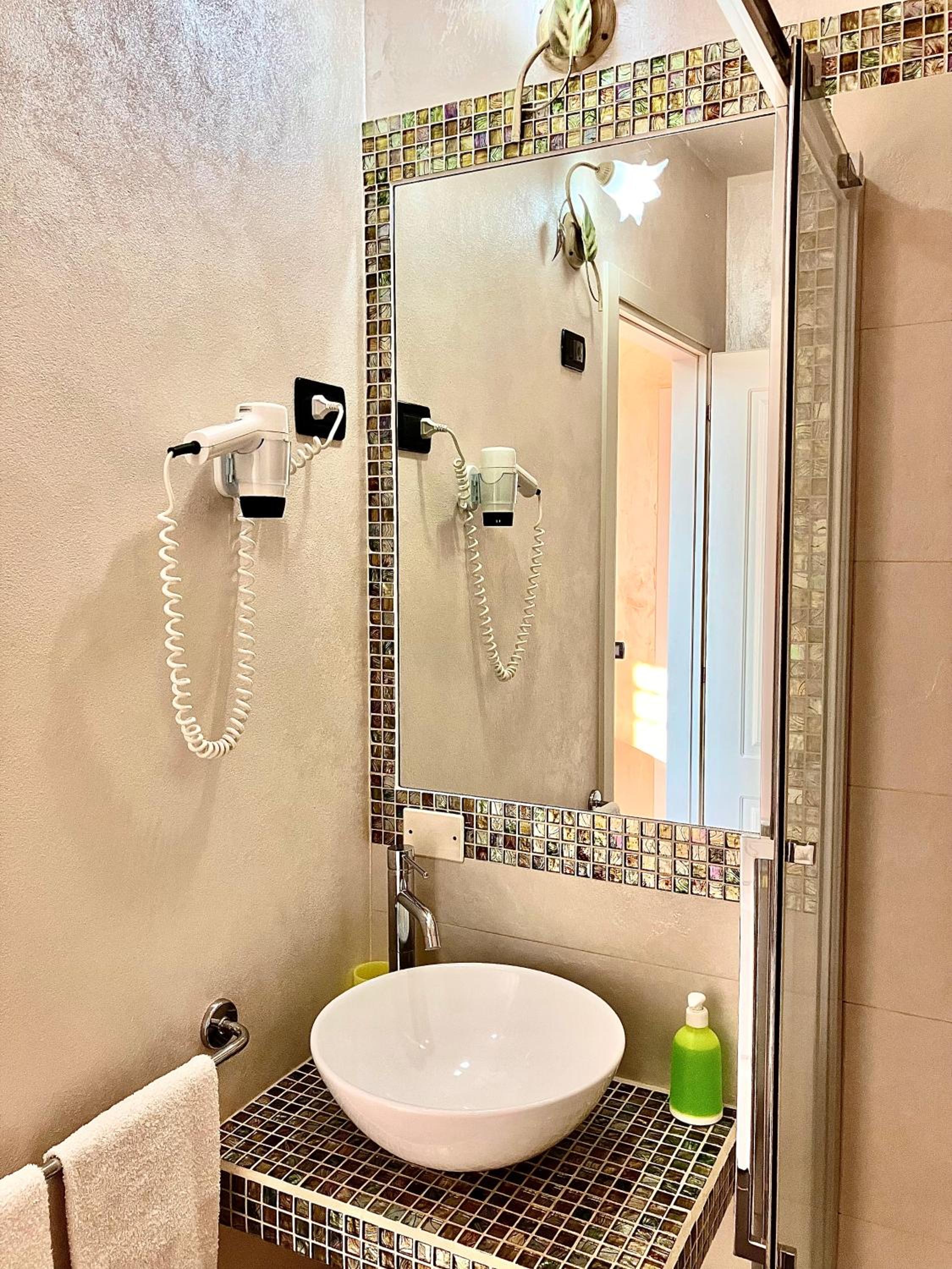 Deluxe Double or Twin Room with Balcony - Photo 38
