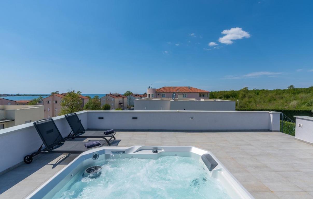 Villa photo 2