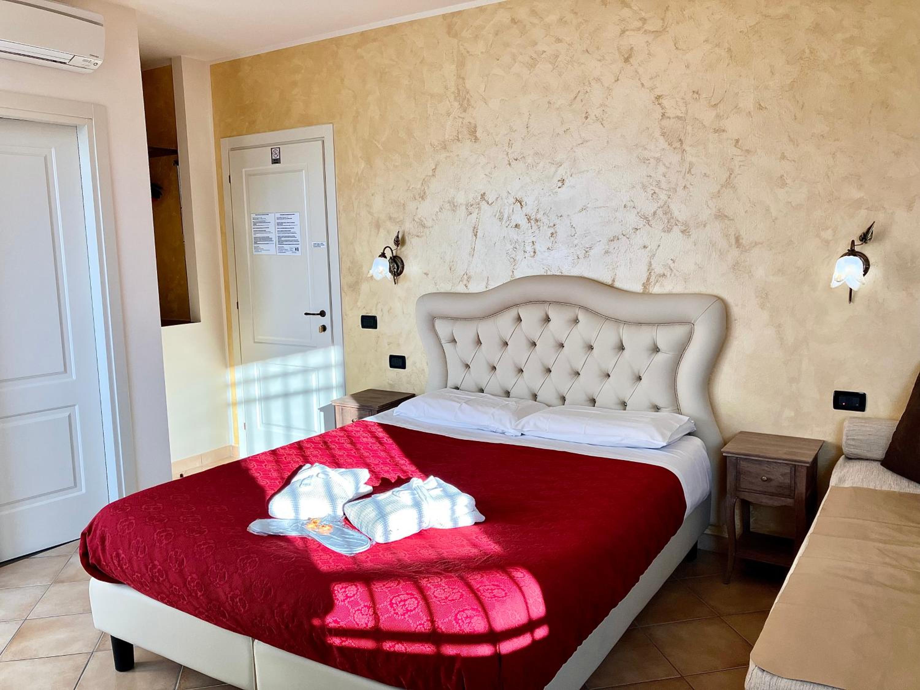 Deluxe Double or Twin Room with Balcony - Photo 45
