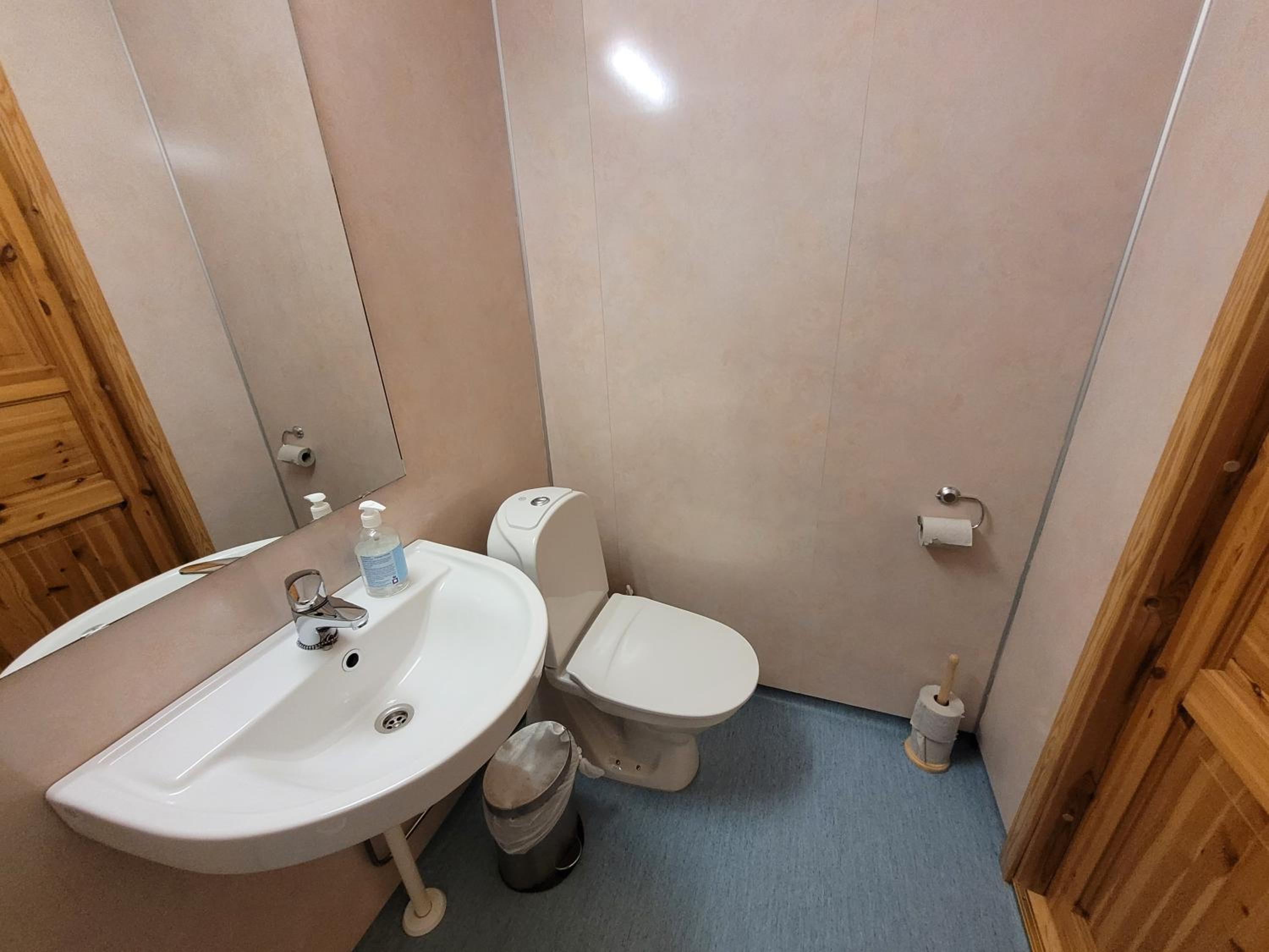 Quadruple Room with Bathroom - Photo 5