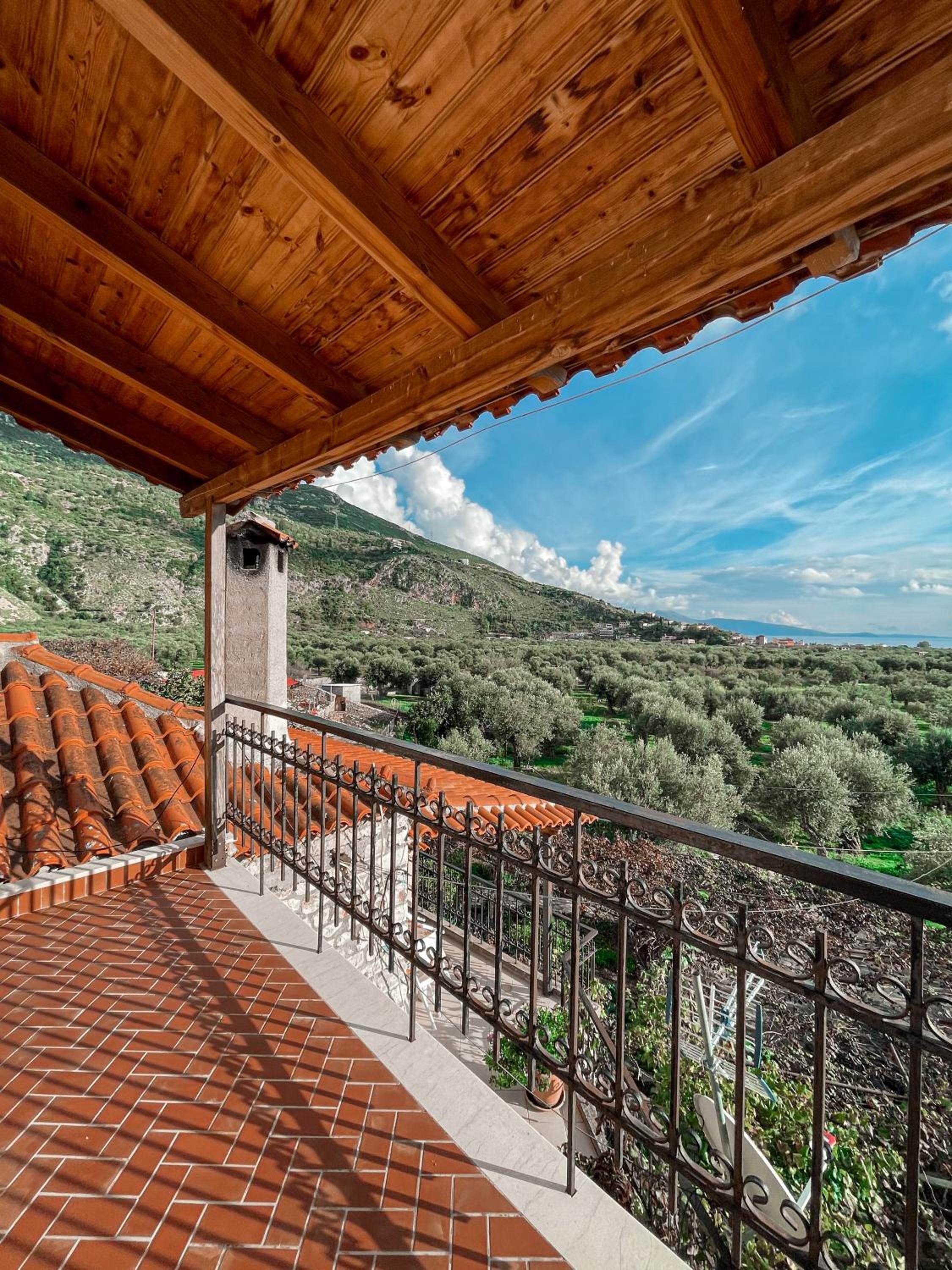 Family Room with Balcony photo 2