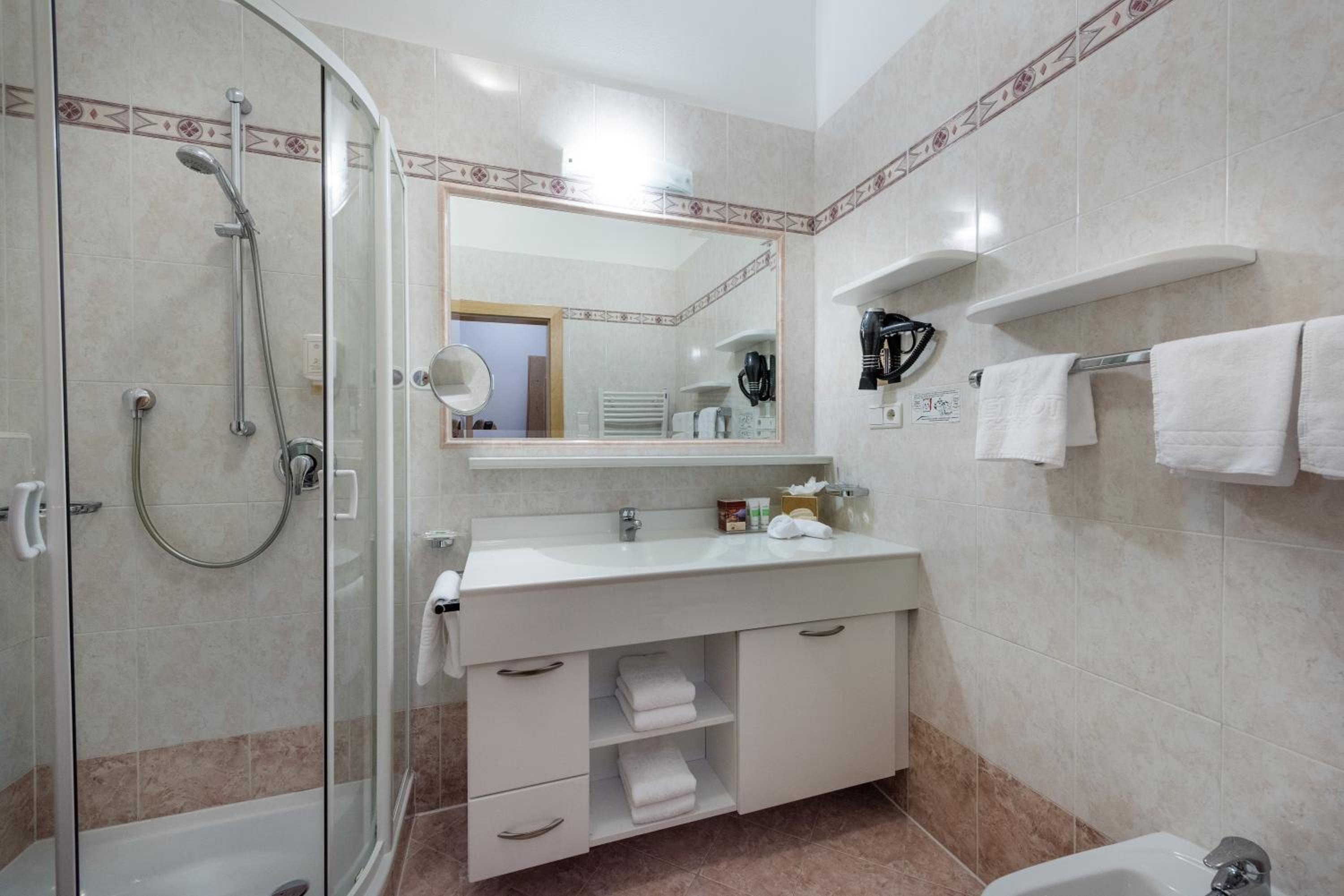 Suite with Balcony - Photo 6