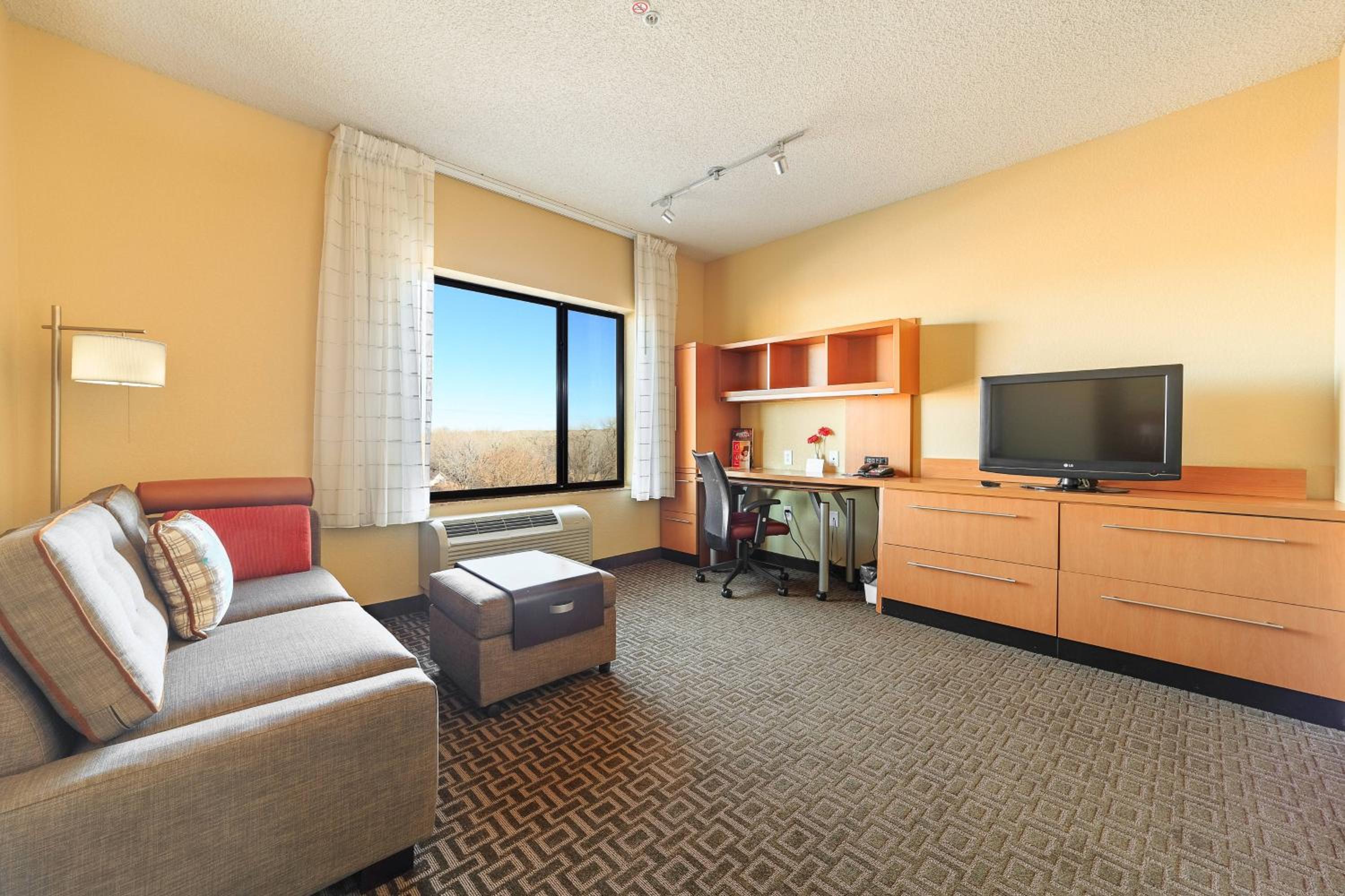 One-Bedroom Queen Suite
