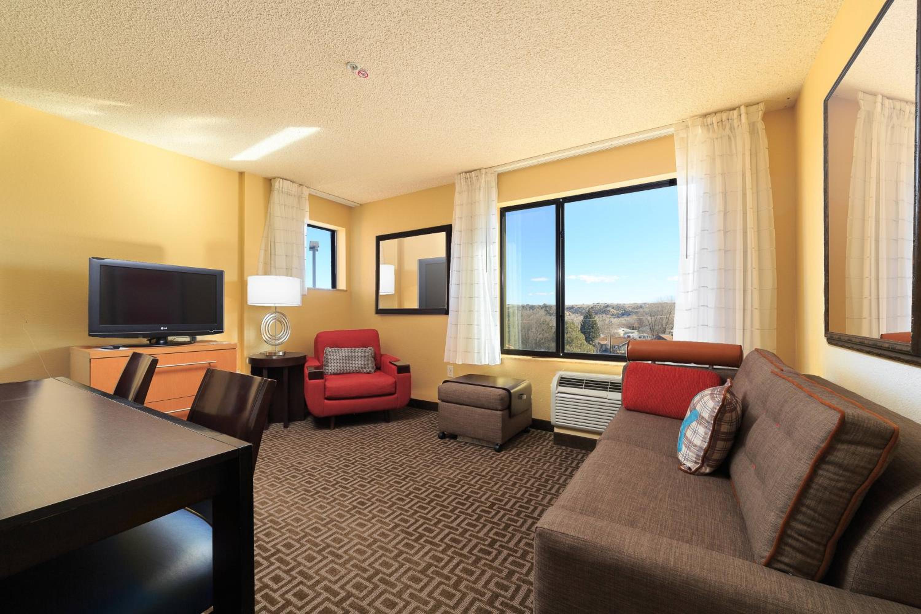 Two-Bedroom Suite - Photo 2