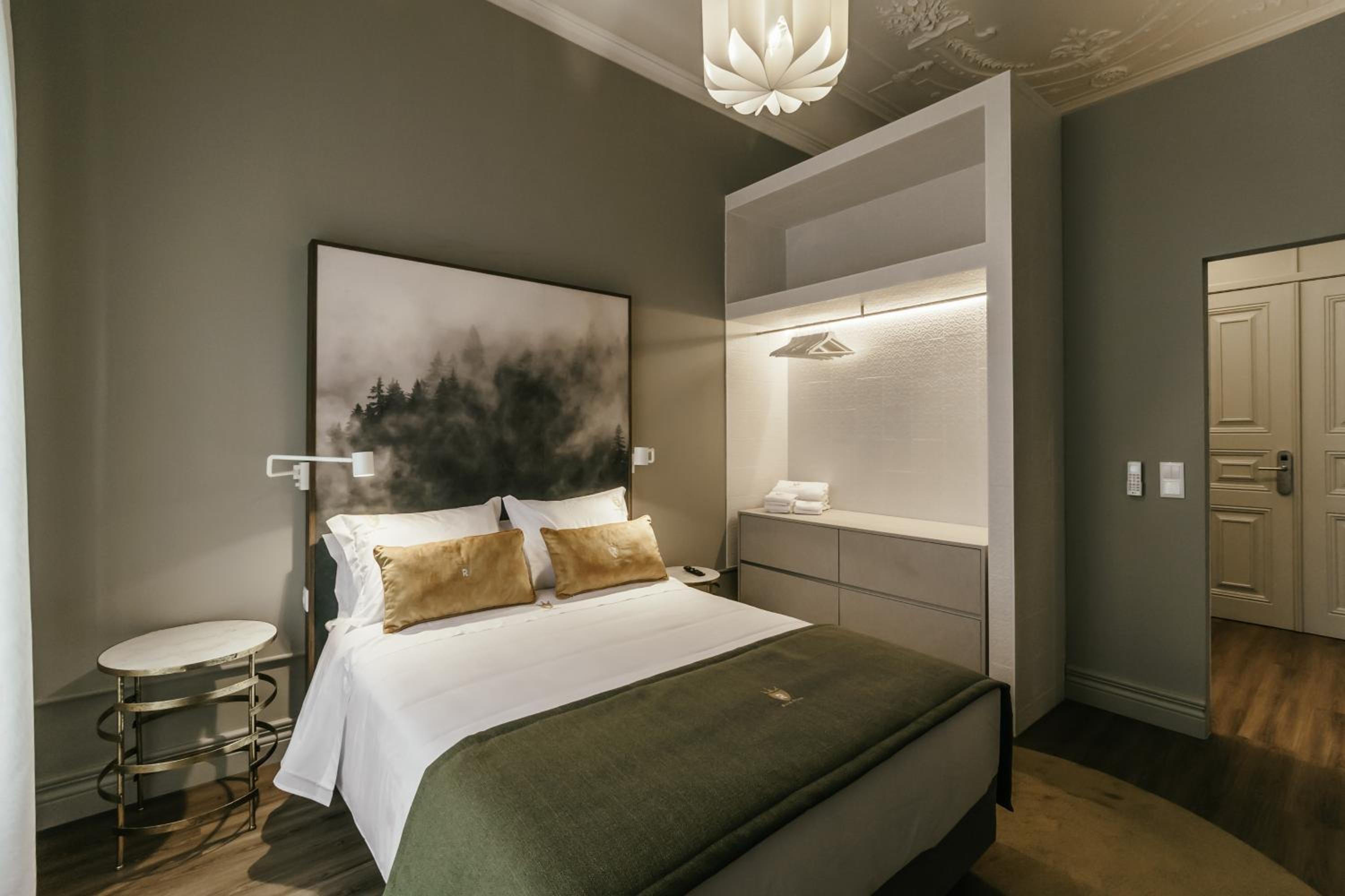One-Bedroom Apartment - Photo 11