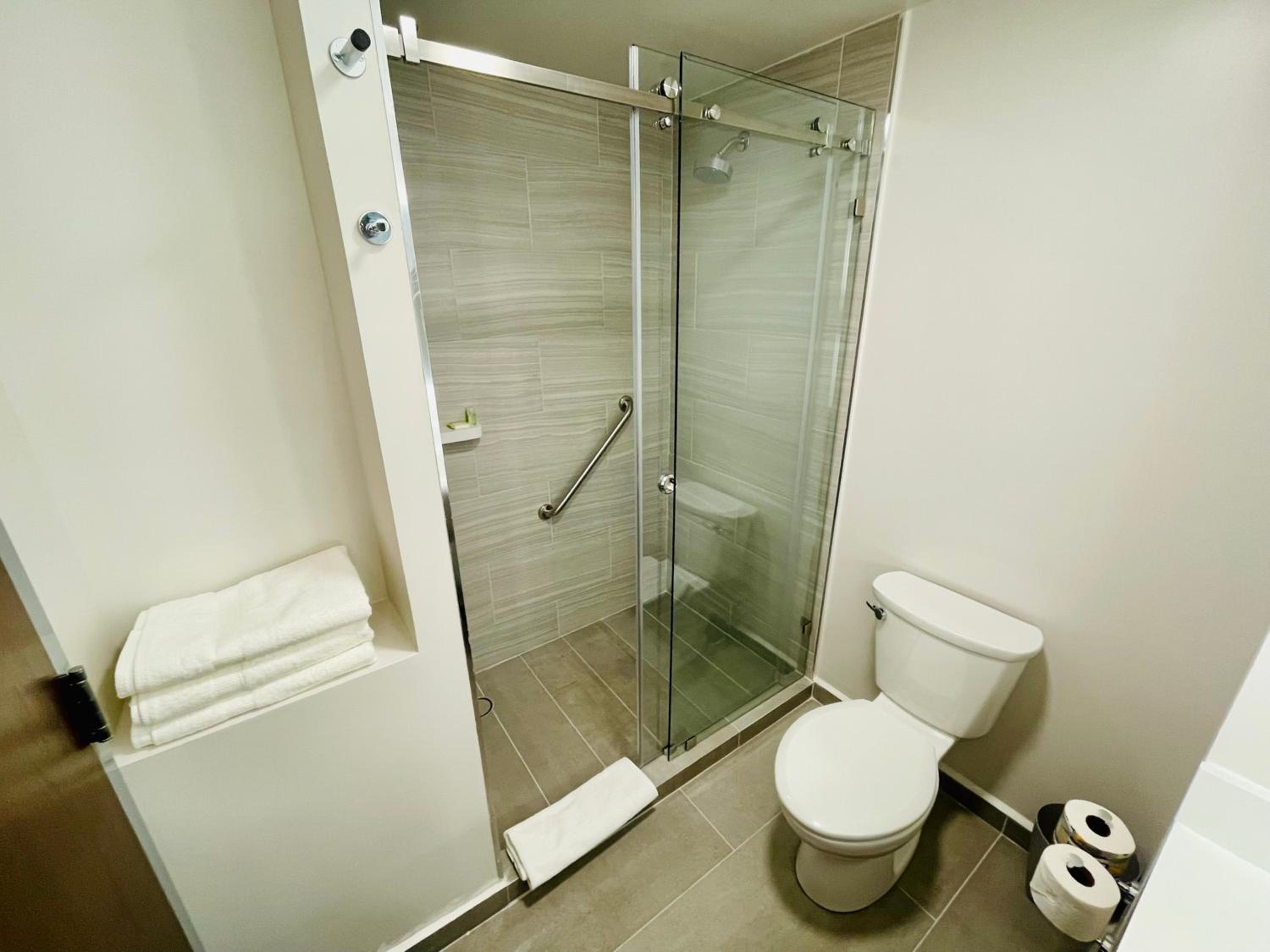 Standard King Room - Photo 5