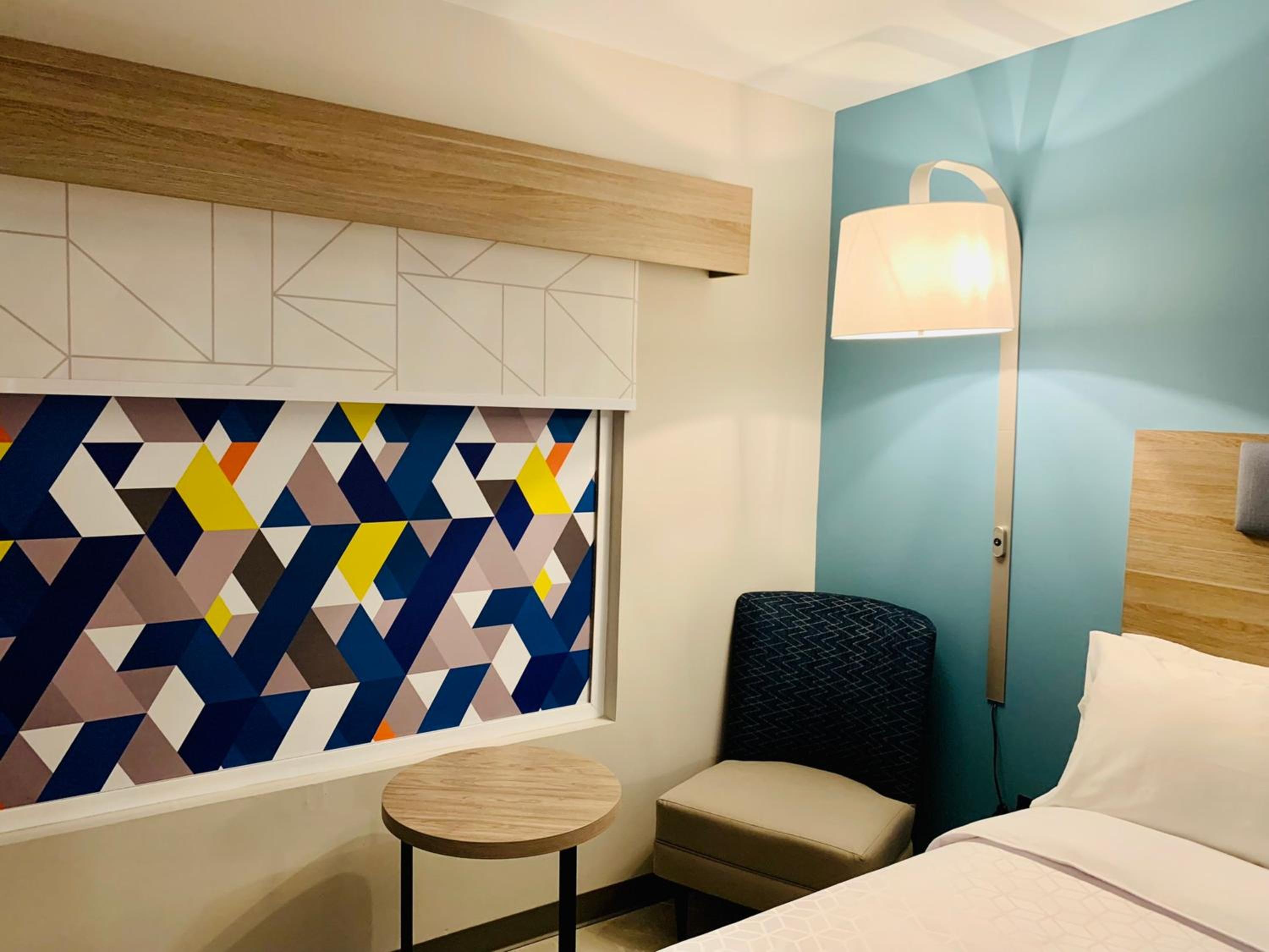 Standard Room with Two Queen Beds - Photo 6