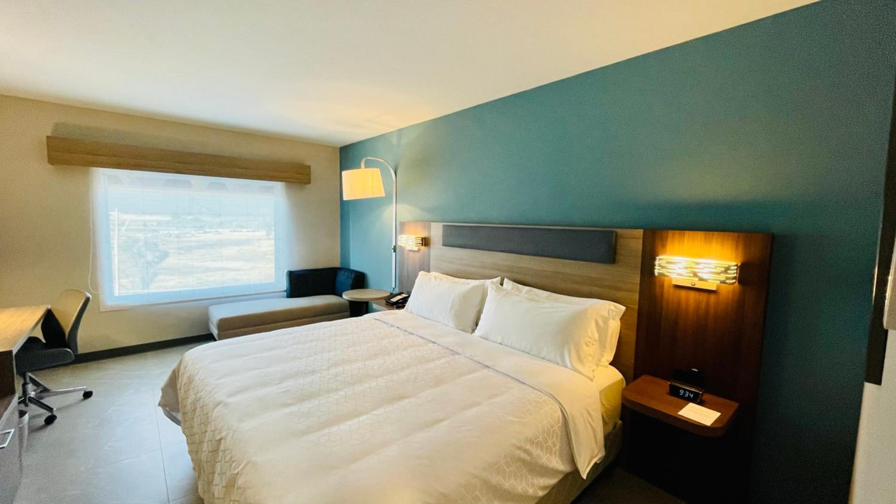 Standard King Room - Photo 7