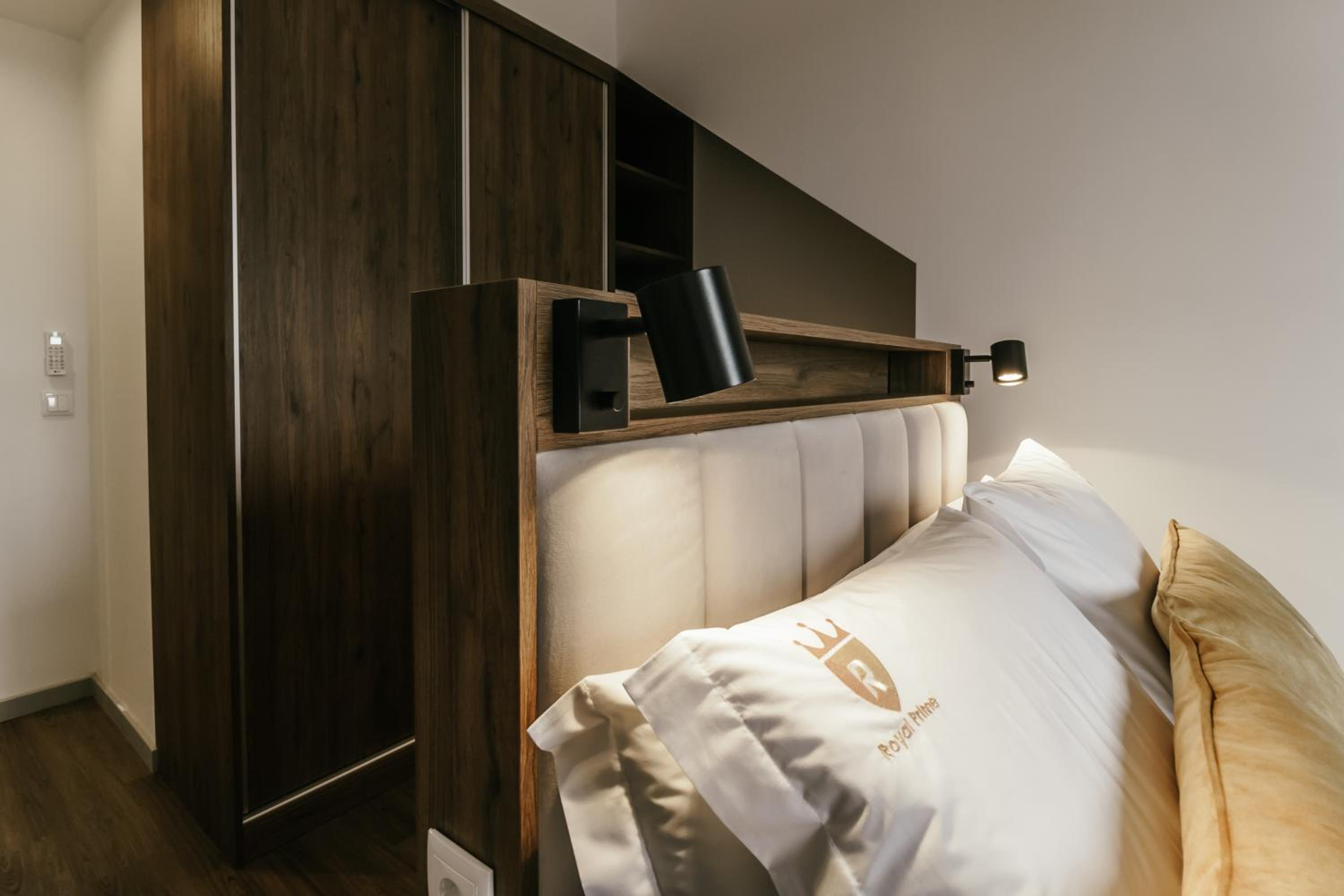 One-Bedroom Apartment - Photo 15