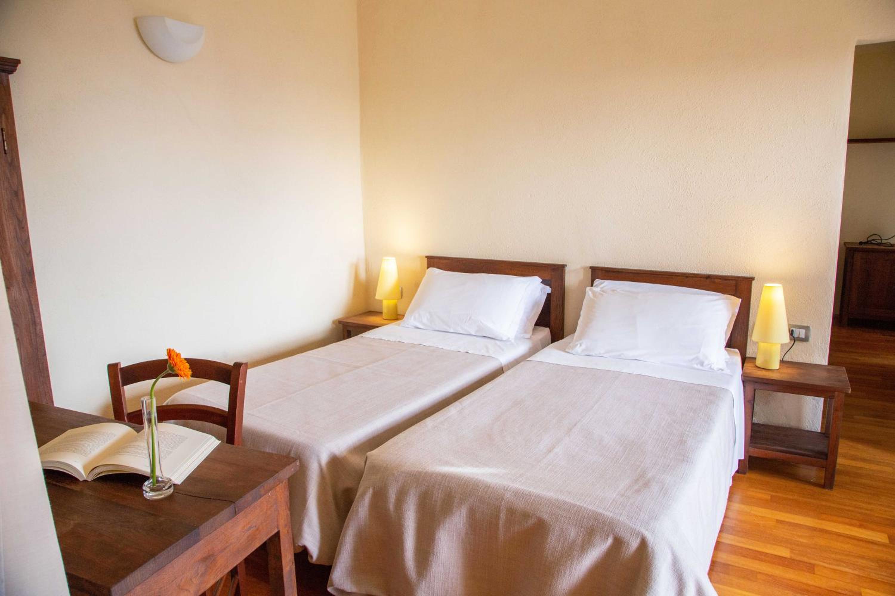 Twin Room - Photo 2
