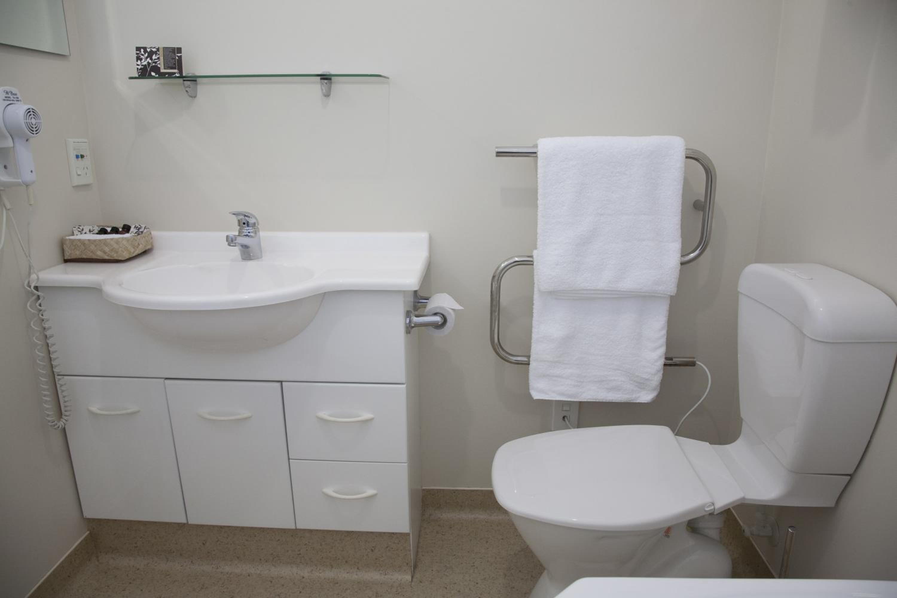 Studio with Shower - Ground Floor photo 3