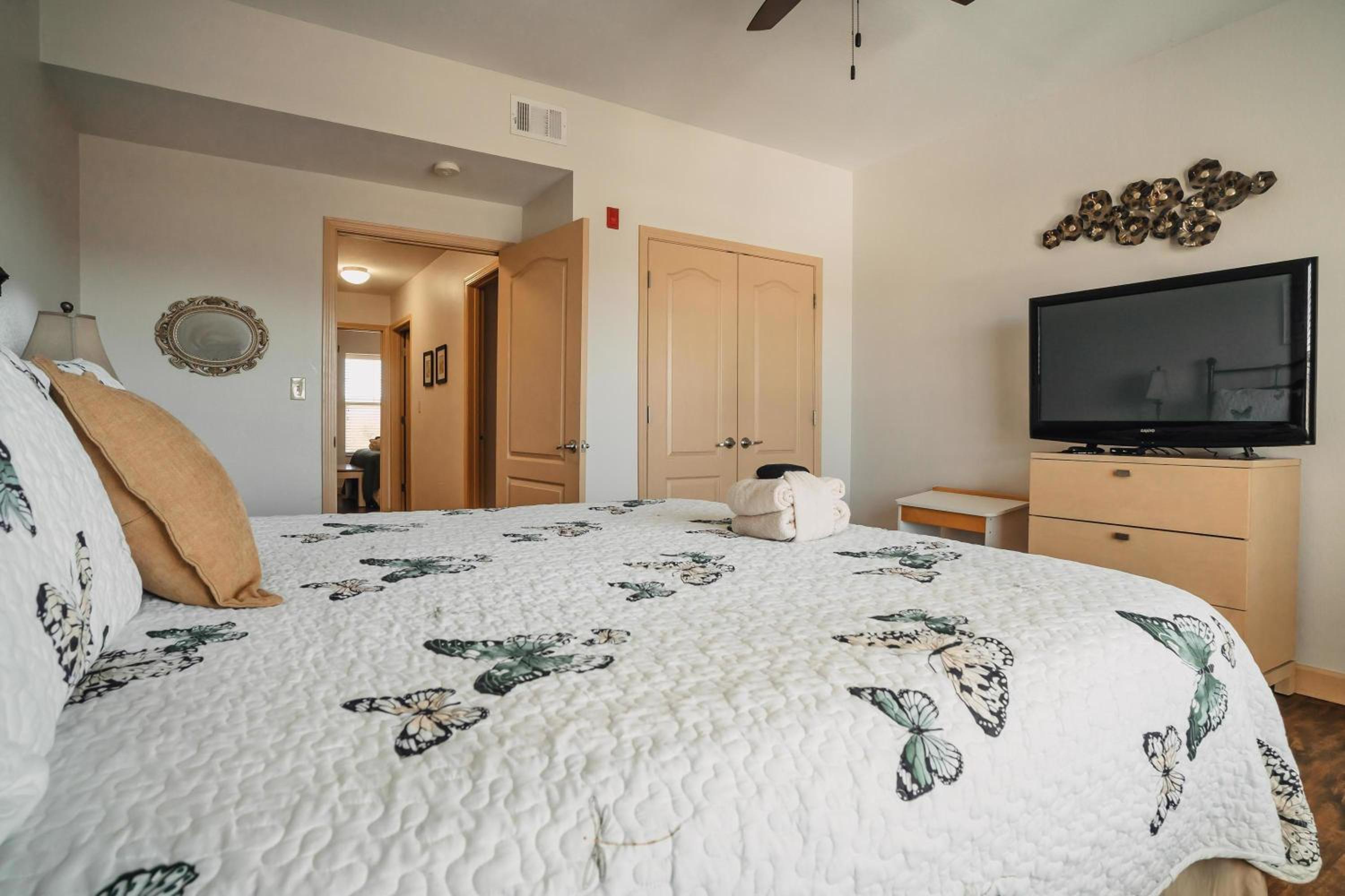 Three-Bedroom Condo - Photo 23