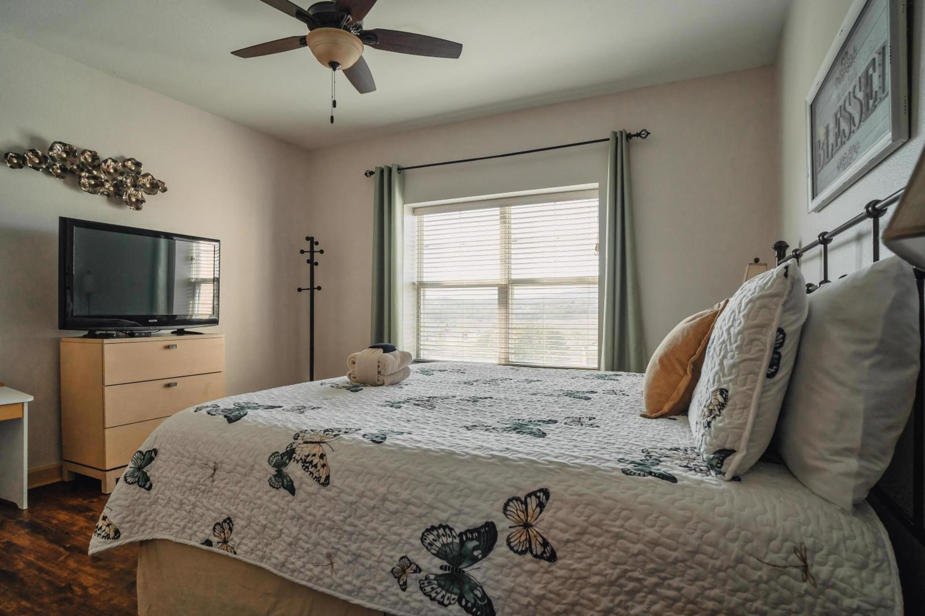 Three-Bedroom Condo - Photo 22