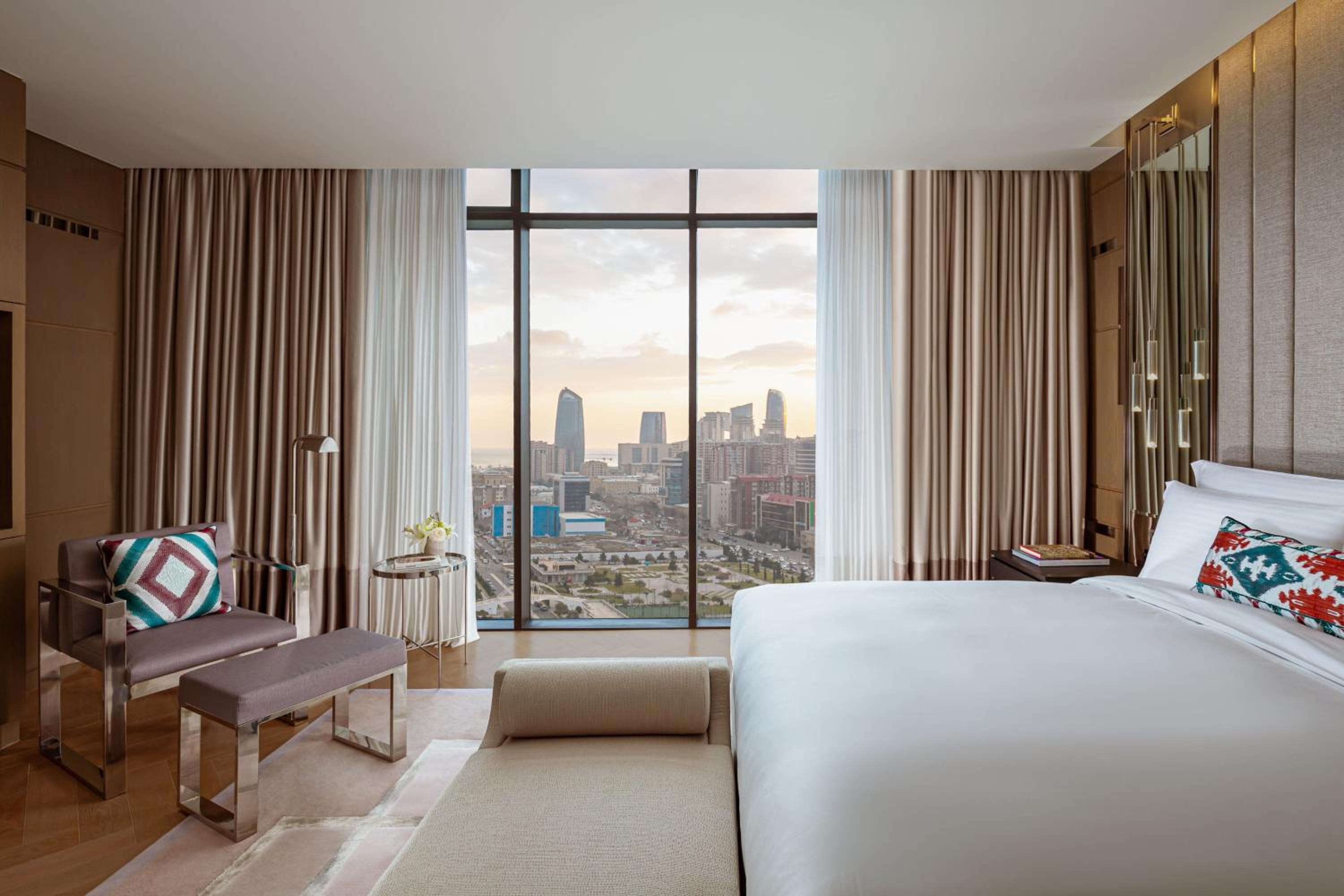 Ritz-Carlton Suite - Club Lounge Access - Photo 7
