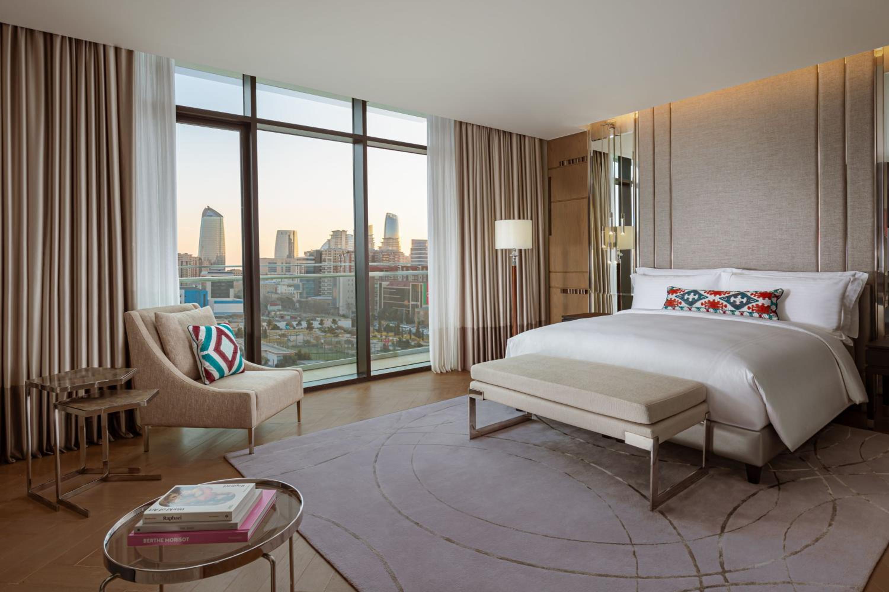 Executive King Suite - Club Lounge Access - Photo 3
