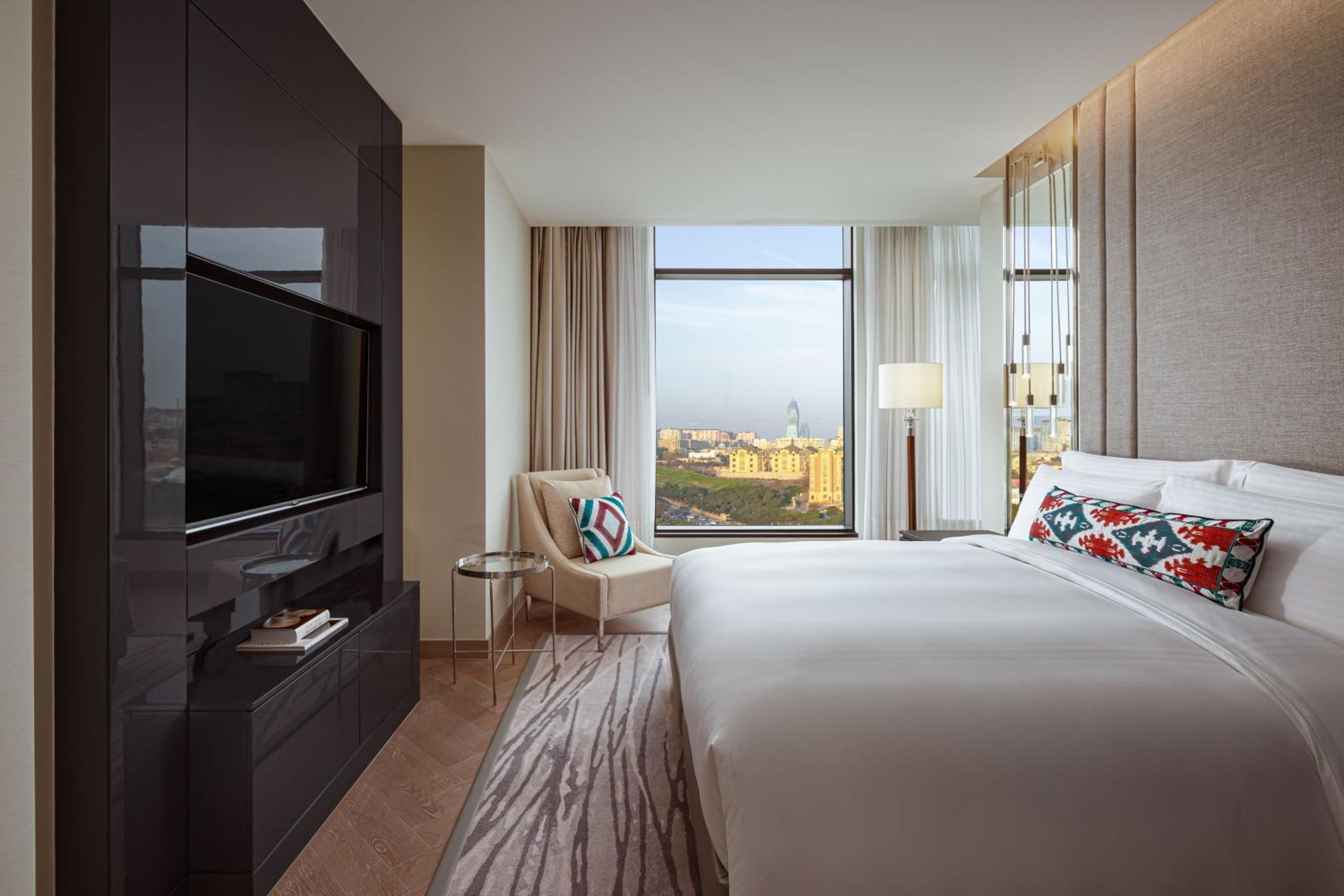 Two-Bedroom Apartment with Two King Beds - Photo 3