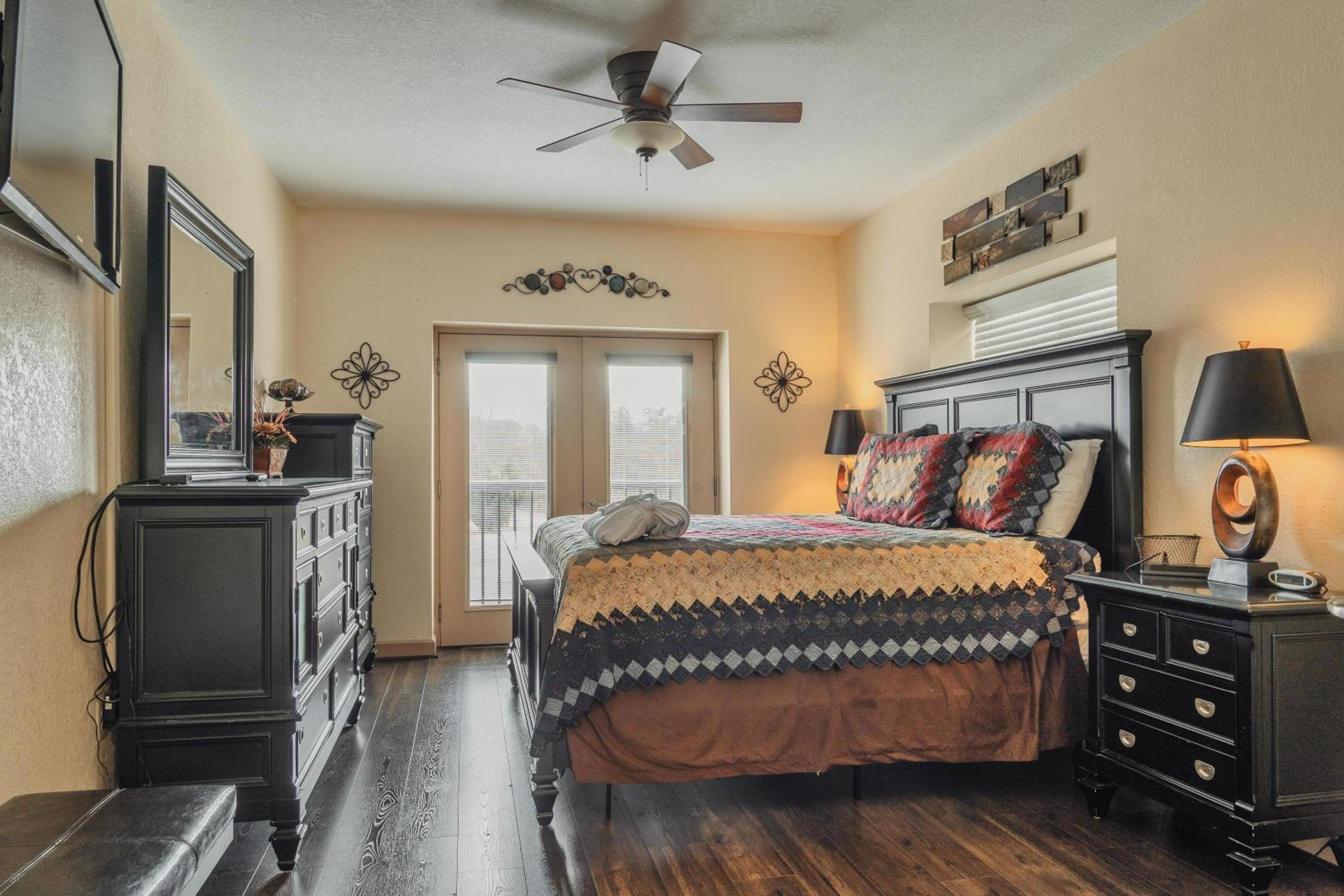 Three-Bedroom Condo - Photo 7
