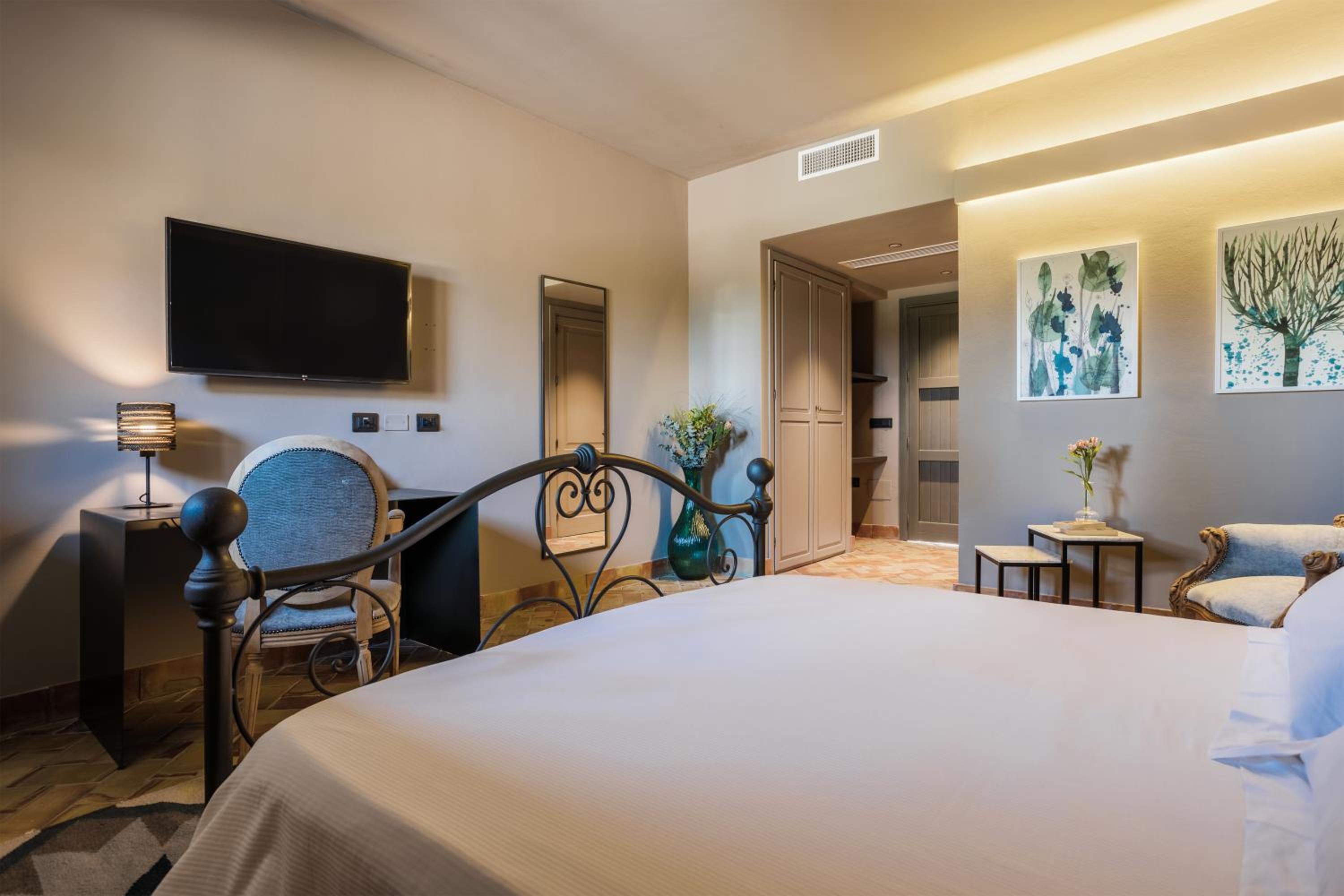 Deluxe Room - Photo 7