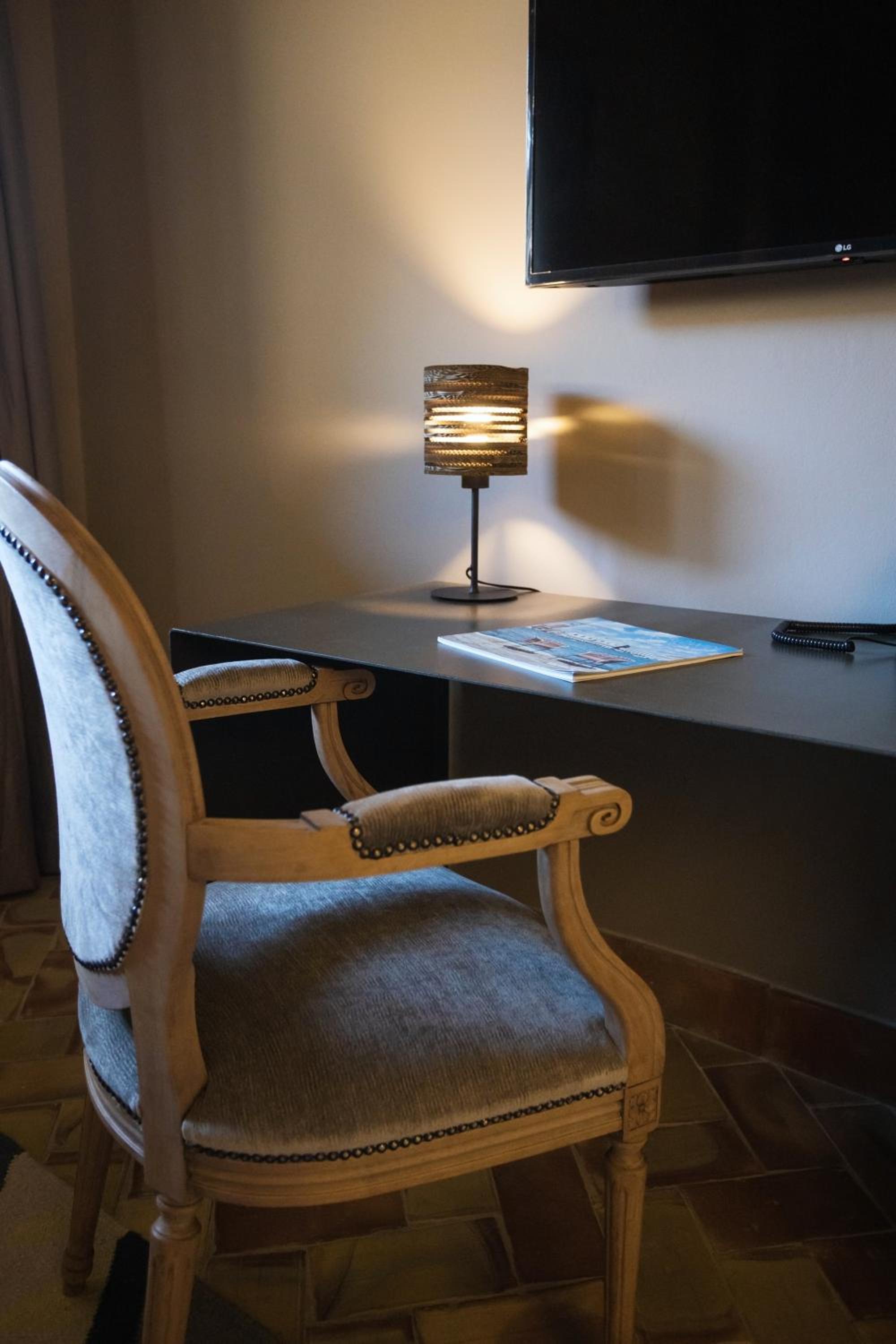 Deluxe Room - Photo 2