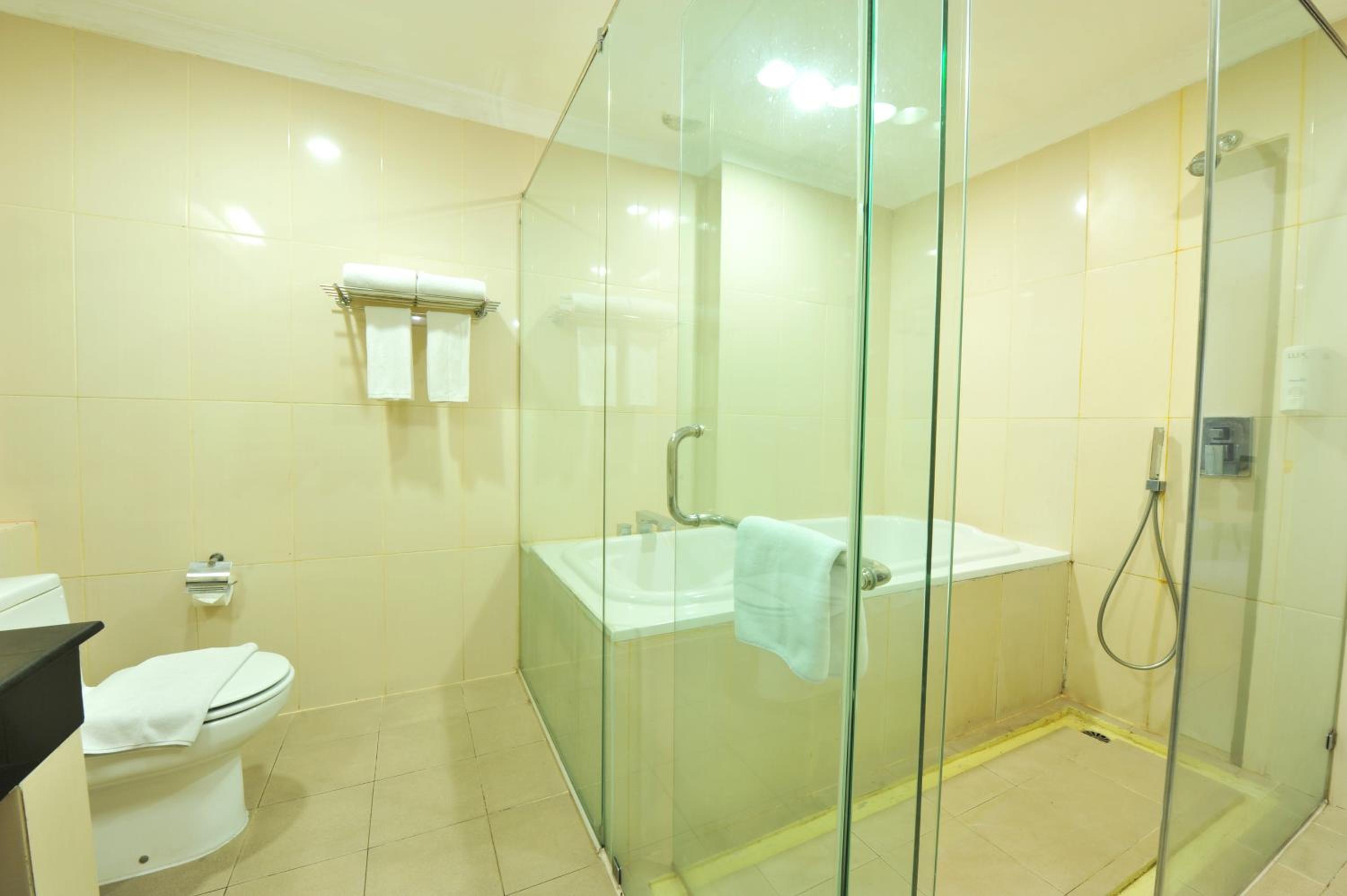 Suite - Photo 3