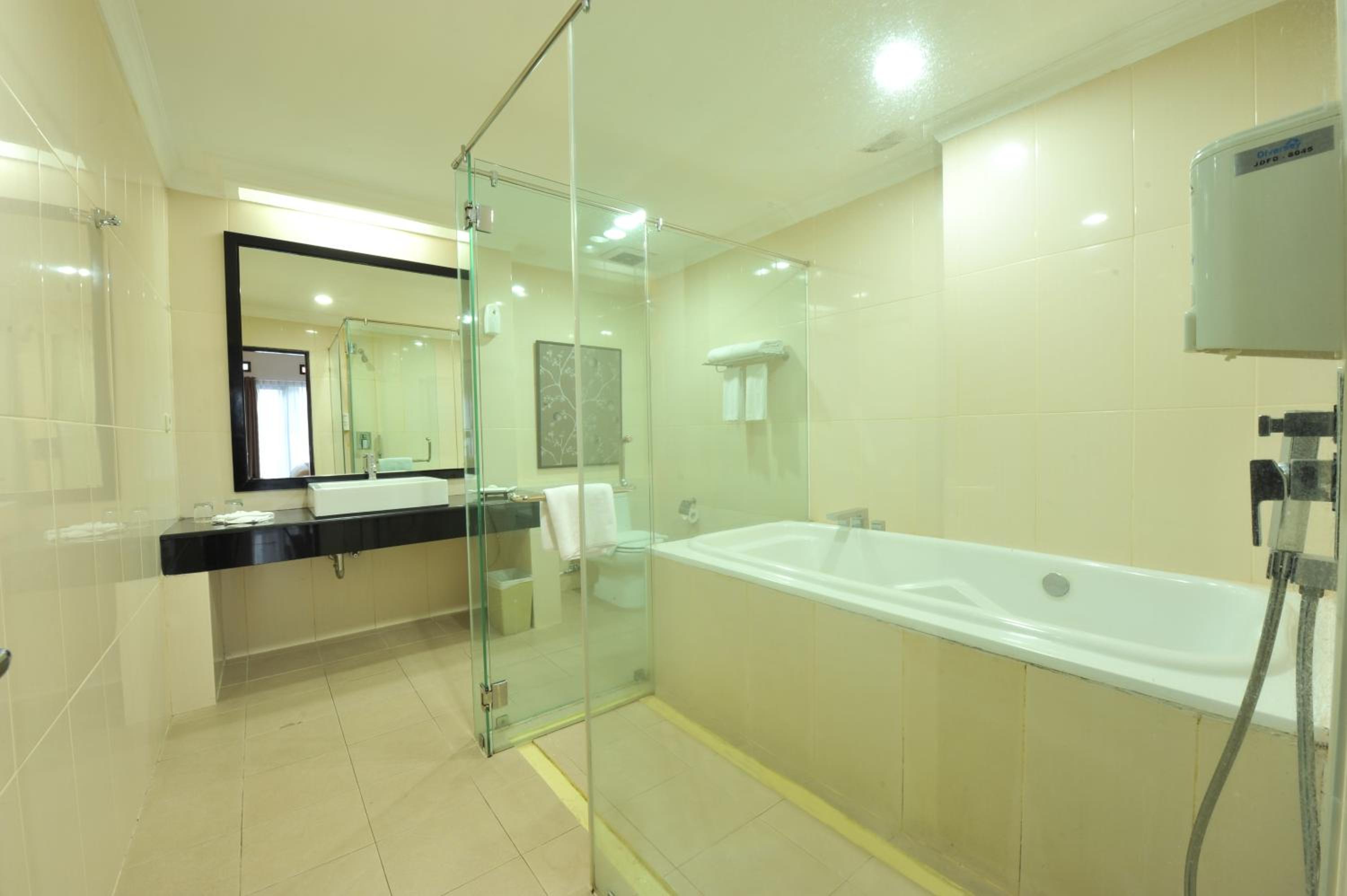 Suite - Photo 2