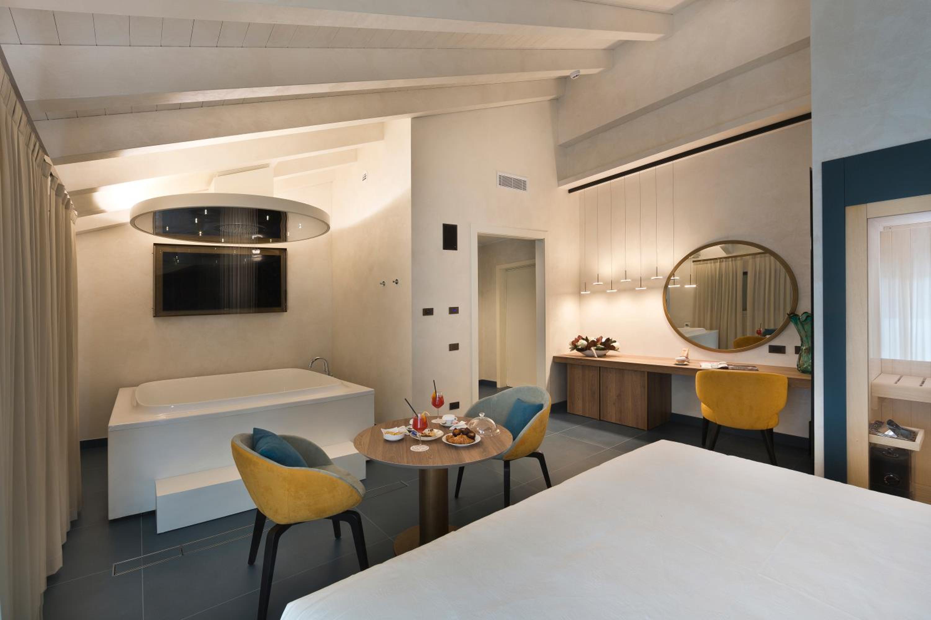 King Suite - Photo 7