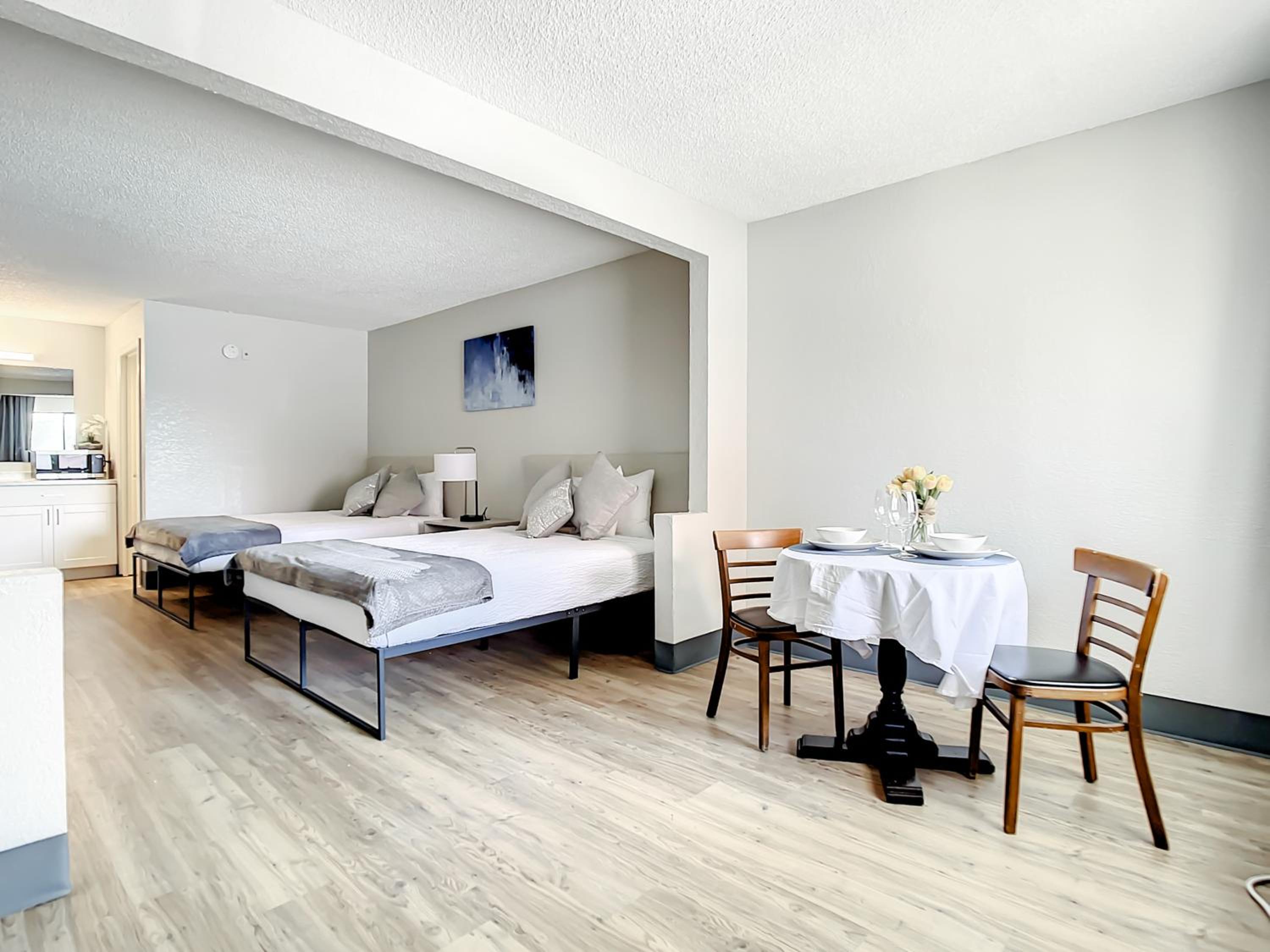 Superior Queen Room with Two Queen Beds photo 3