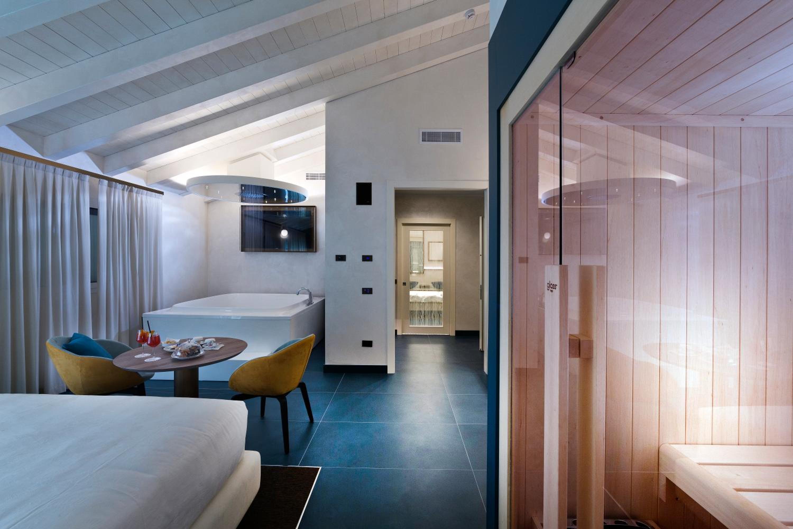 King Suite - Photo 21