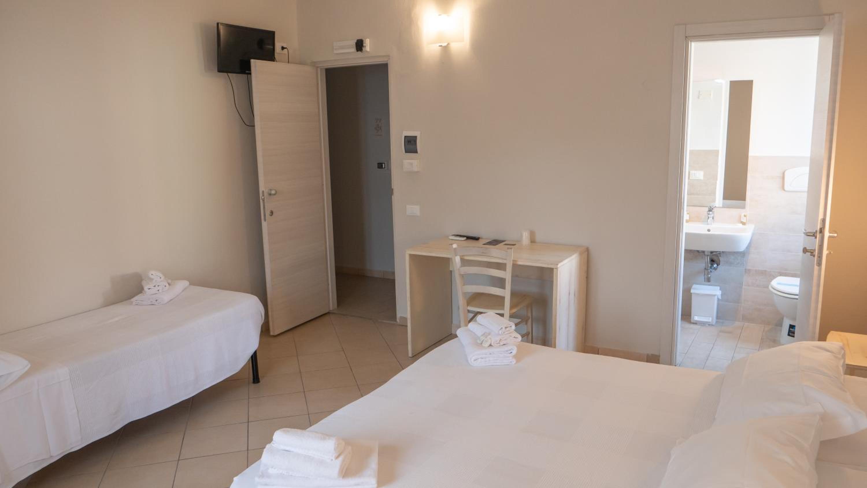 Classic Triple Room - Photo 3