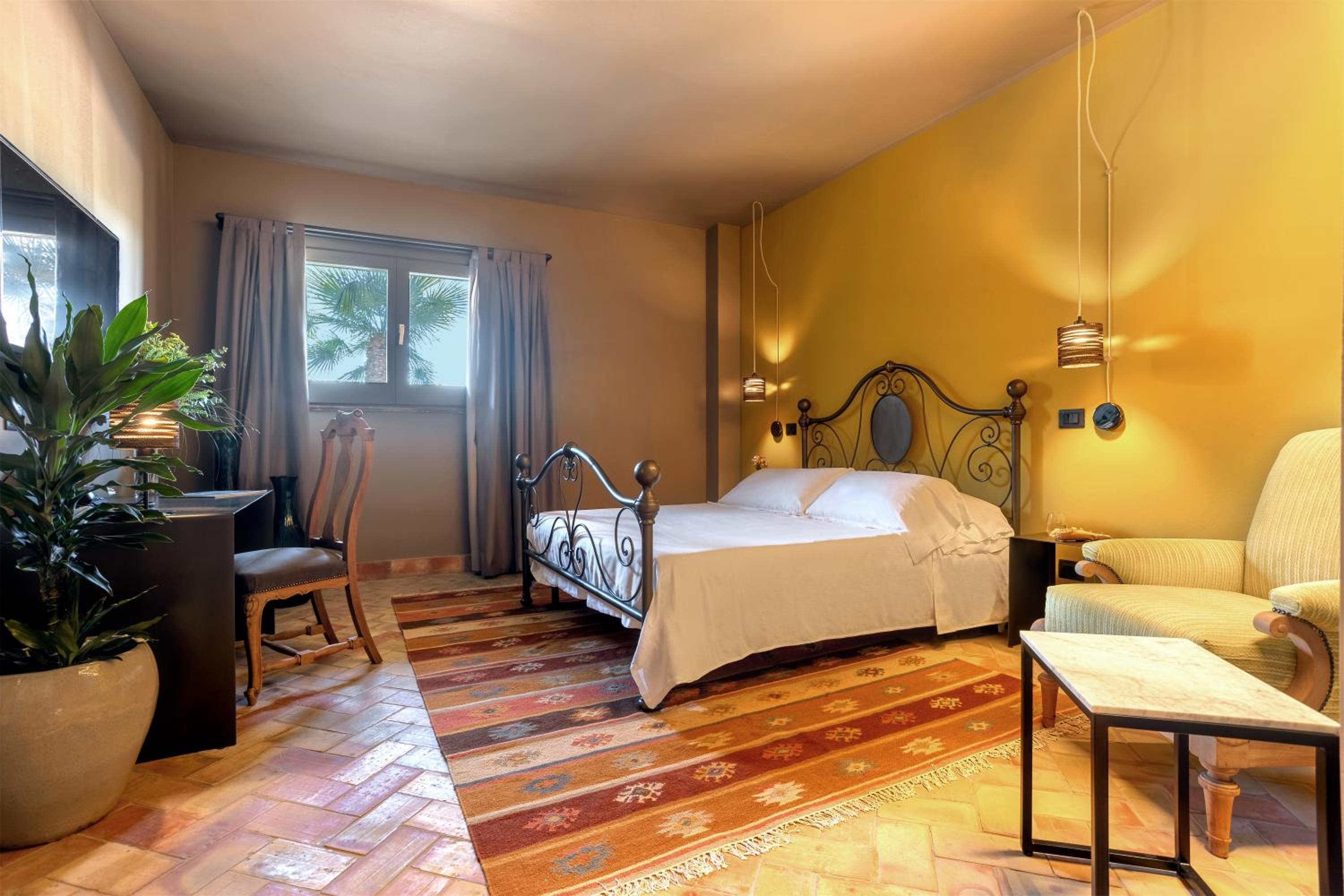 Deluxe Room - Photo 1