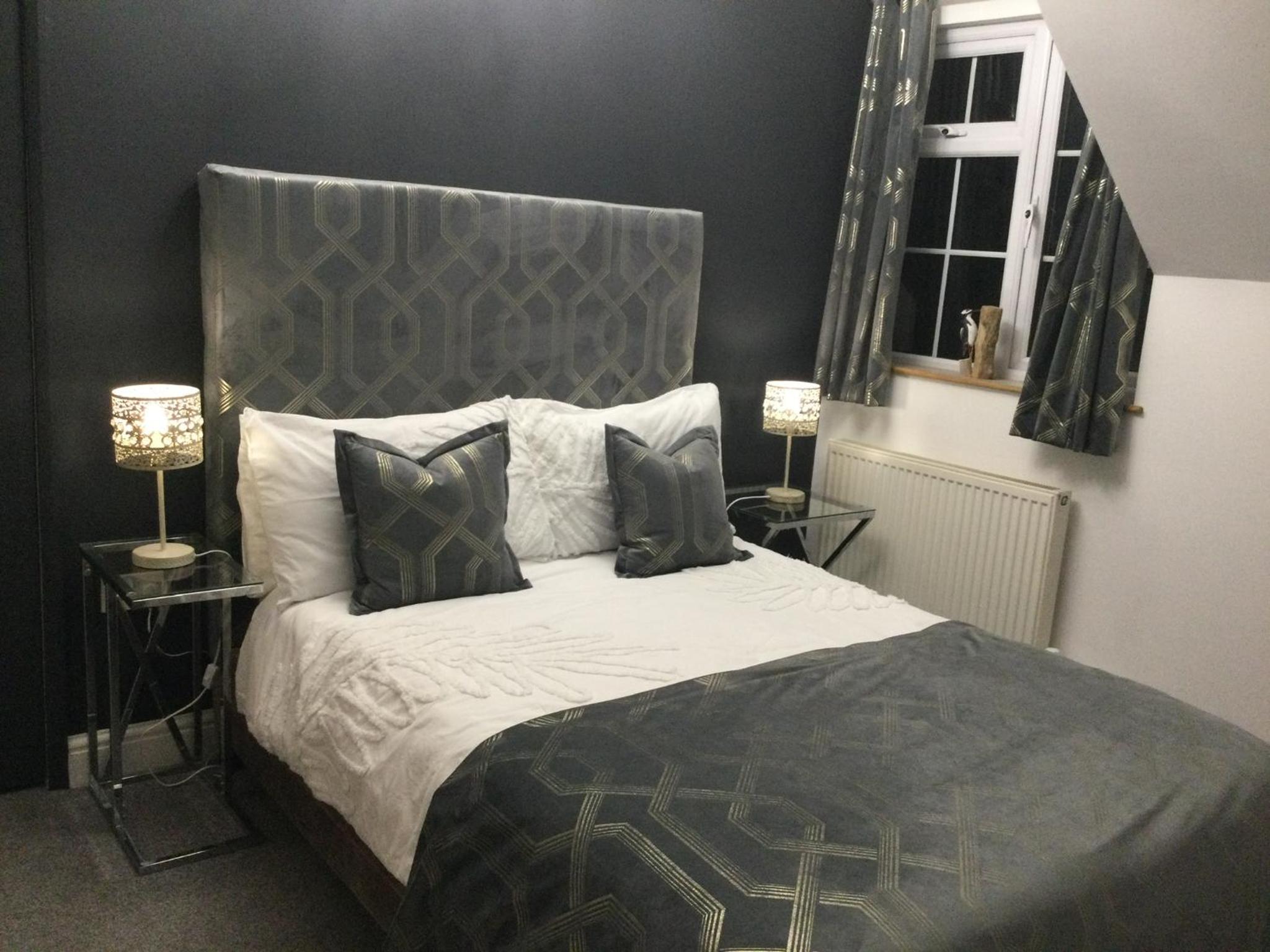 "The Paddock View" Double Room with Bath, Shower & Balcony photo 1