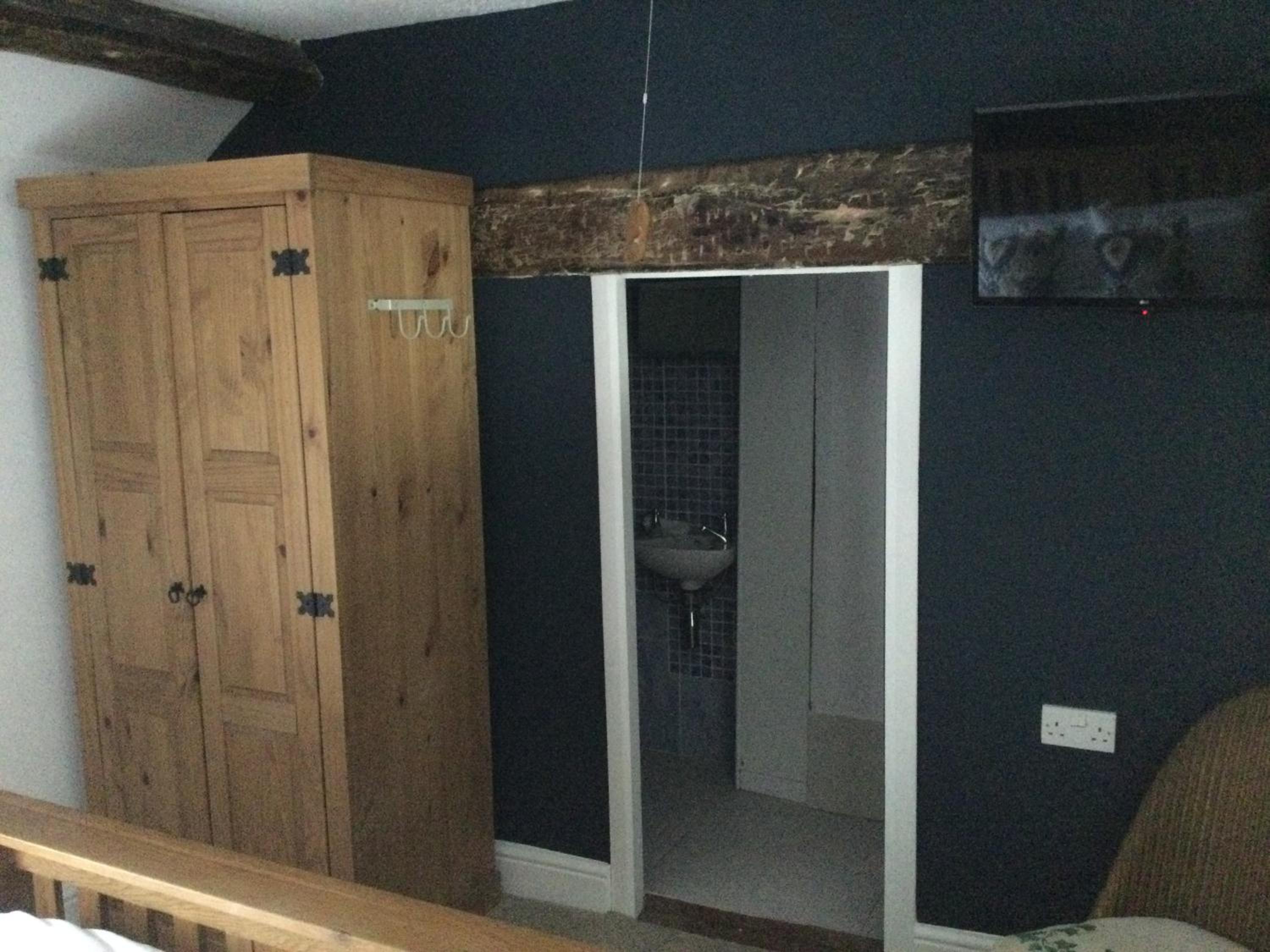 "The Forge" Double Bed ensuite Toilet - separate Shower room photo 2