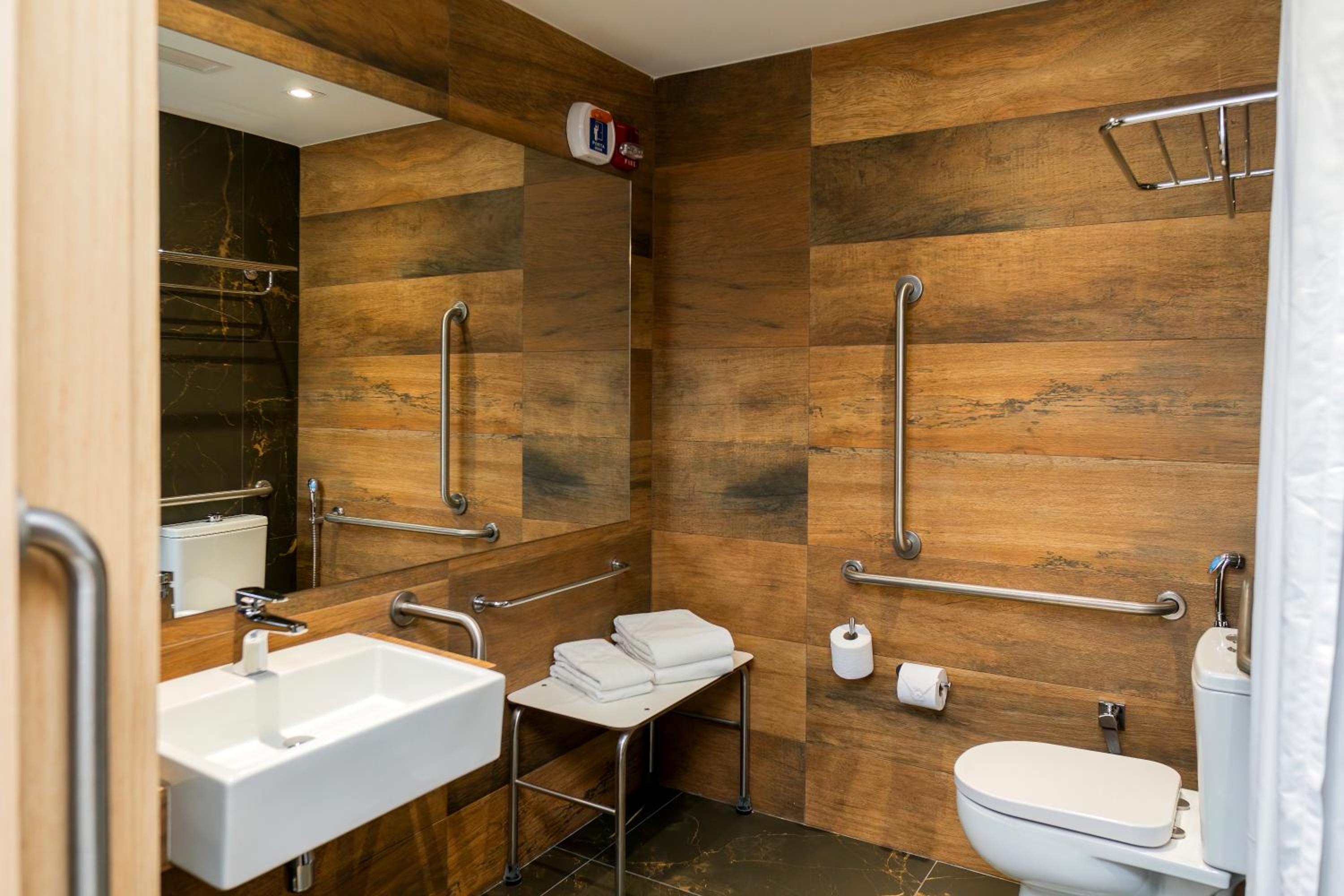 Superior Double Room - Disability Access - Photo 3