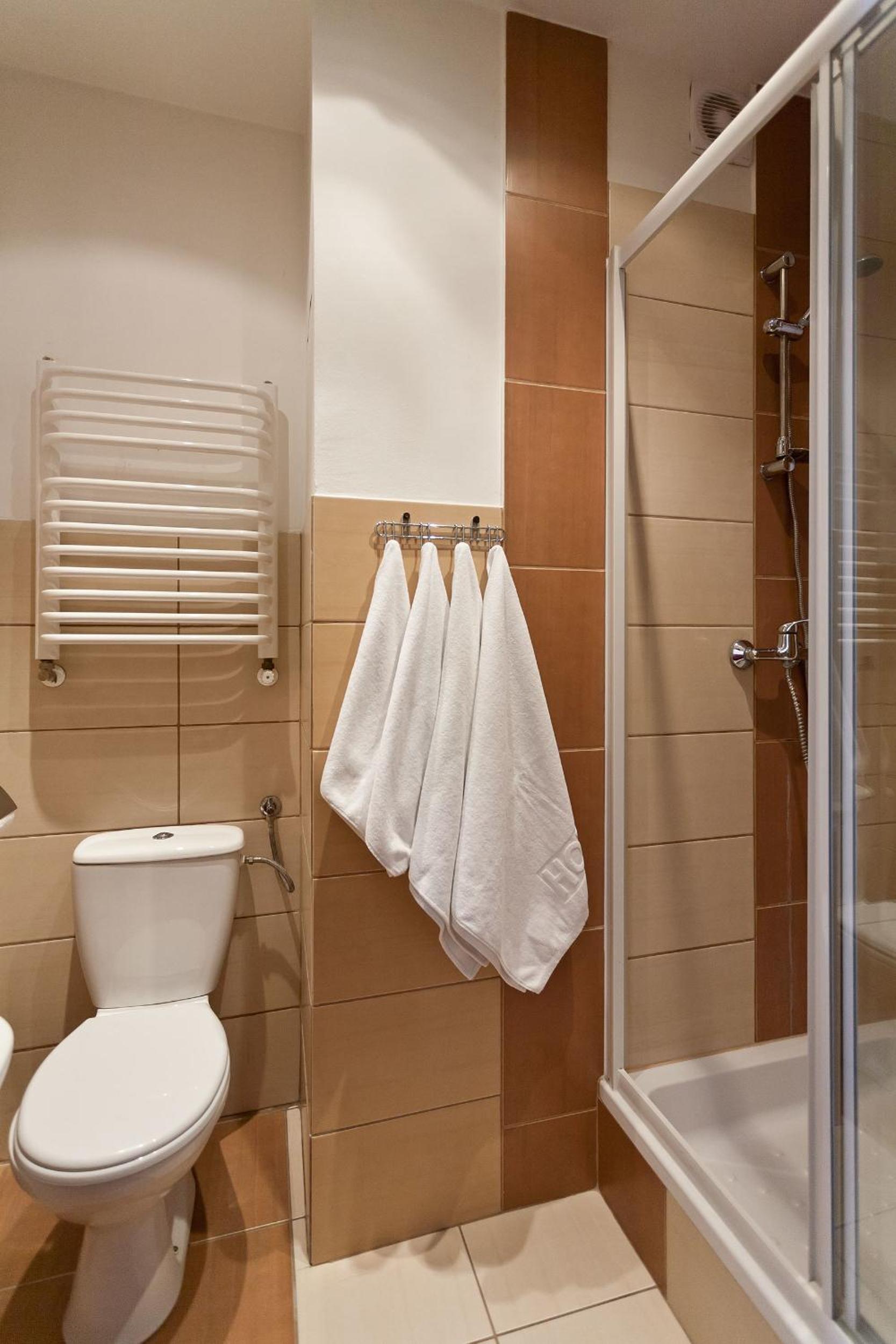 Twin Room - Photo 2