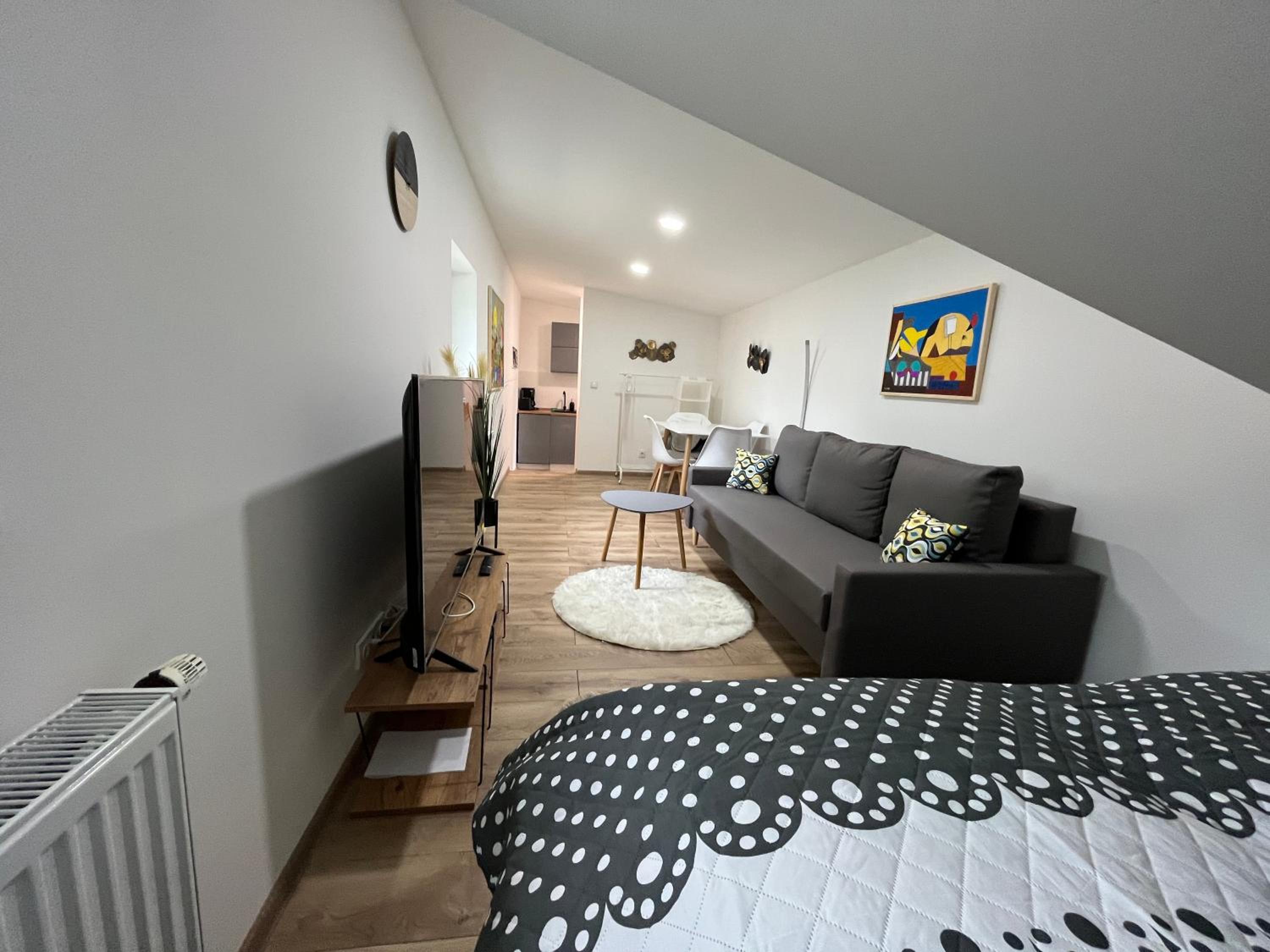 Studio - Split Level - Photo 4
