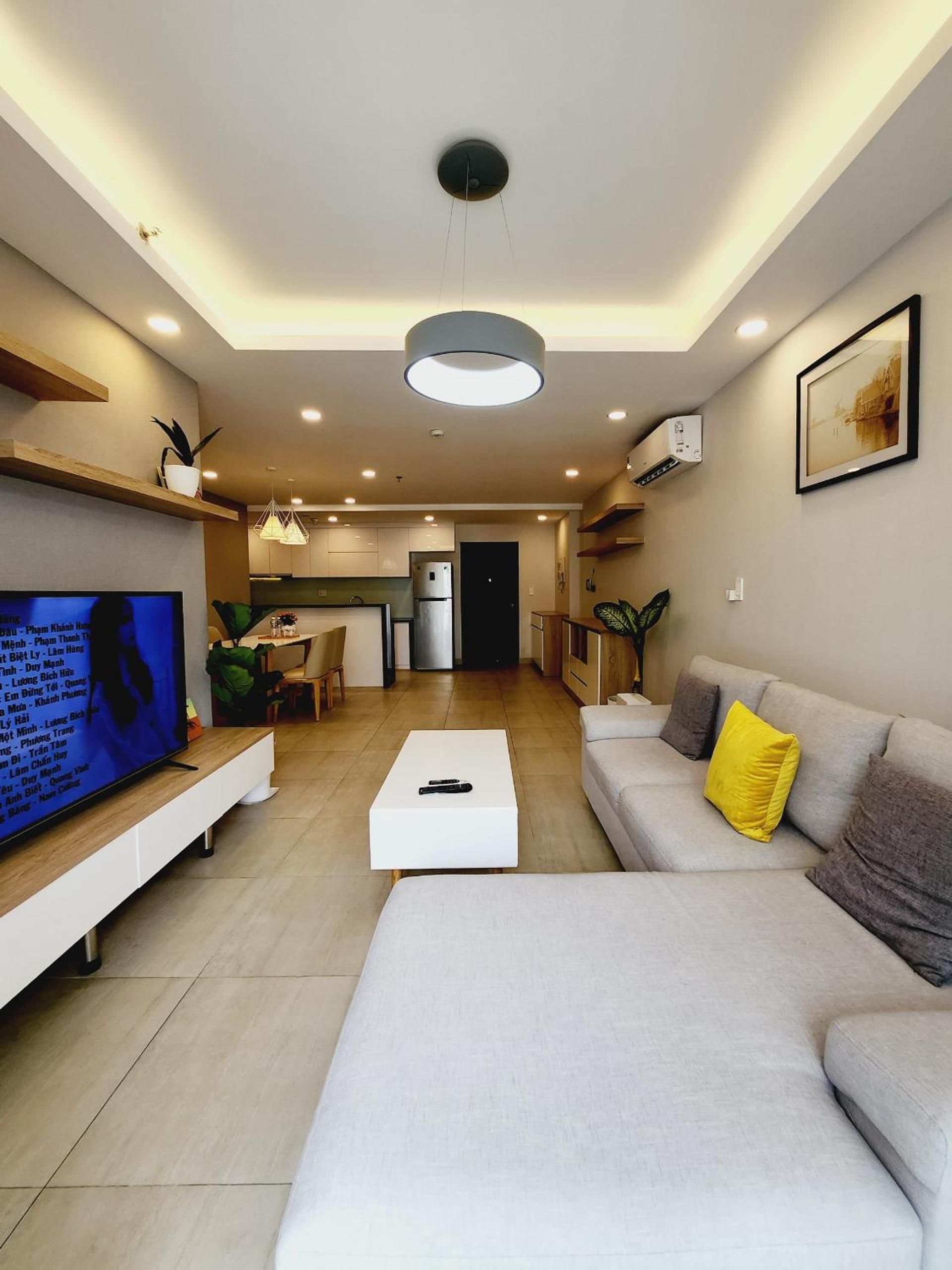 Apartment with Pool View